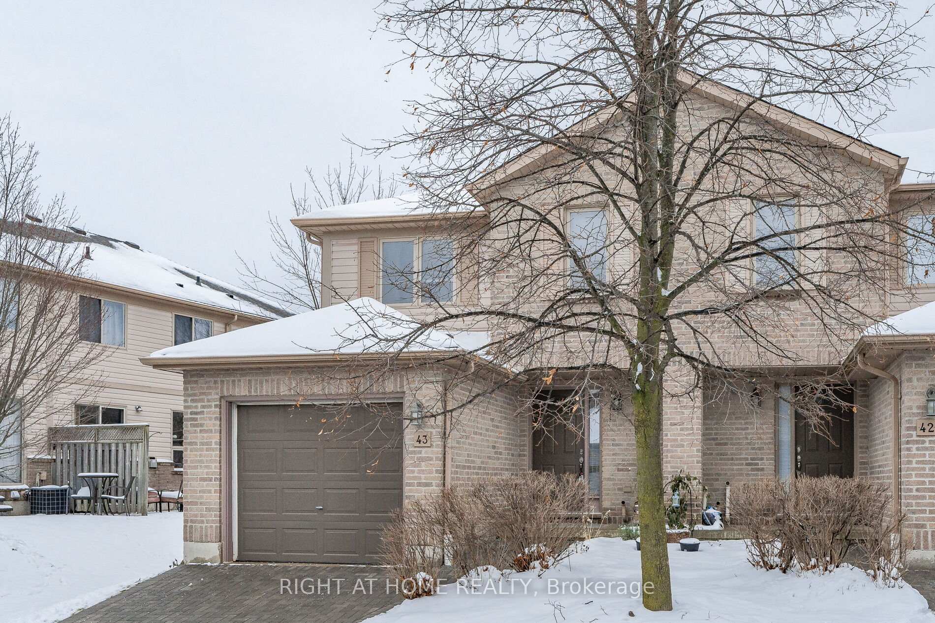 Photo 2 of Unit 43, 230 Blackhorne Drive, Kitchener, Laurentian Hills — HOMEH