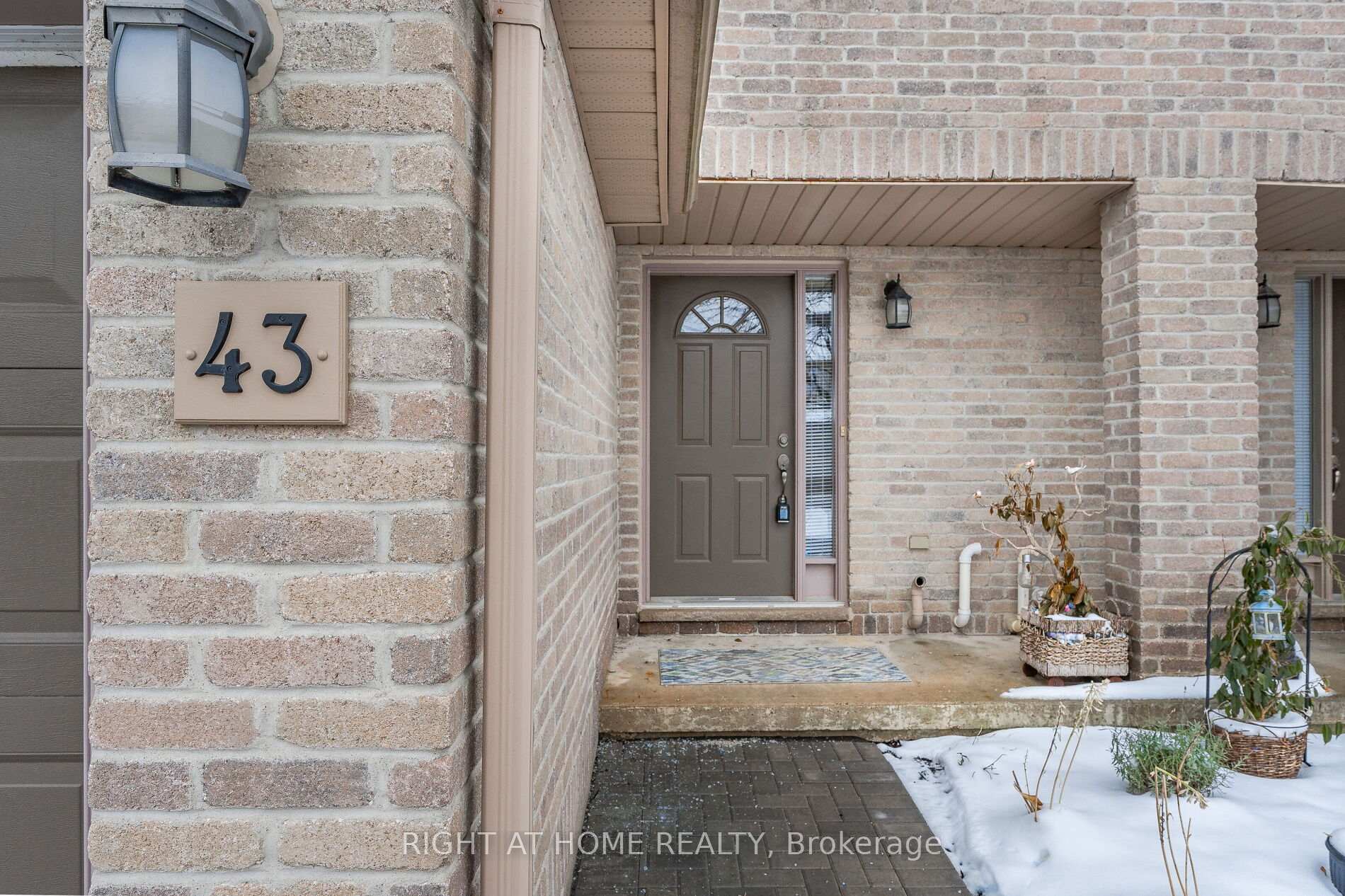 Photo 3 of Unit 43, 230 Blackhorne Drive, Kitchener, Laurentian Hills — HOMEH