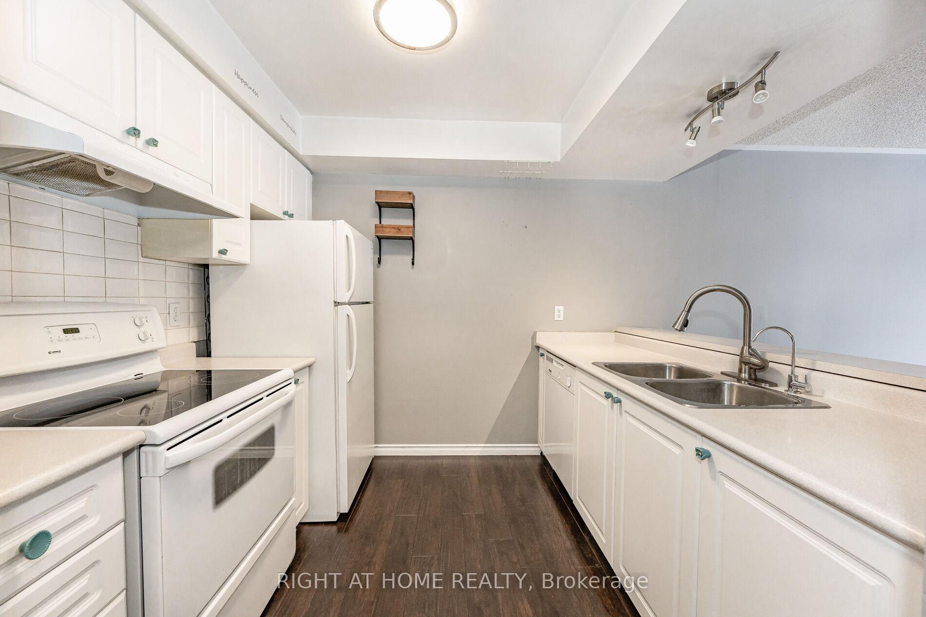 Photo 6 of Unit 43, 230 Blackhorne Drive, Kitchener, Laurentian Hills — HOMEH