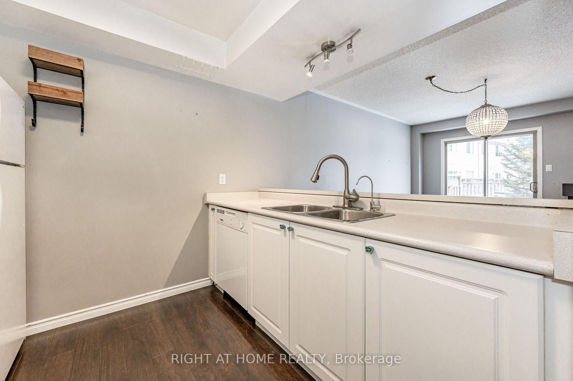 Photo 8 of Unit 43, 230 Blackhorne Drive, Kitchener, Laurentian Hills — HOMEH