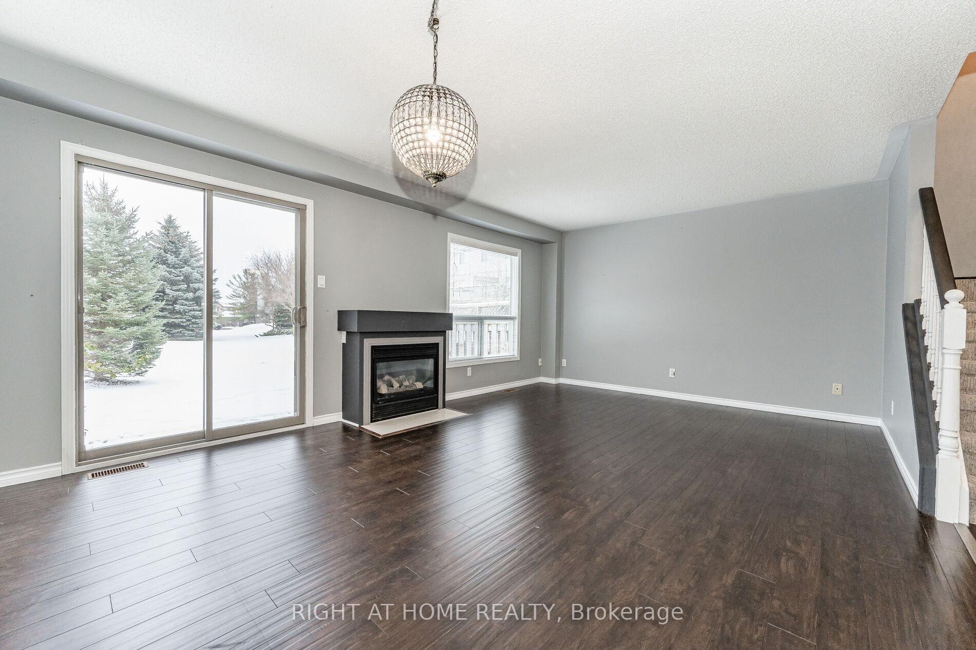 Photo 10 of Unit 43, 230 Blackhorne Drive, Kitchener, Laurentian Hills — HOMEH