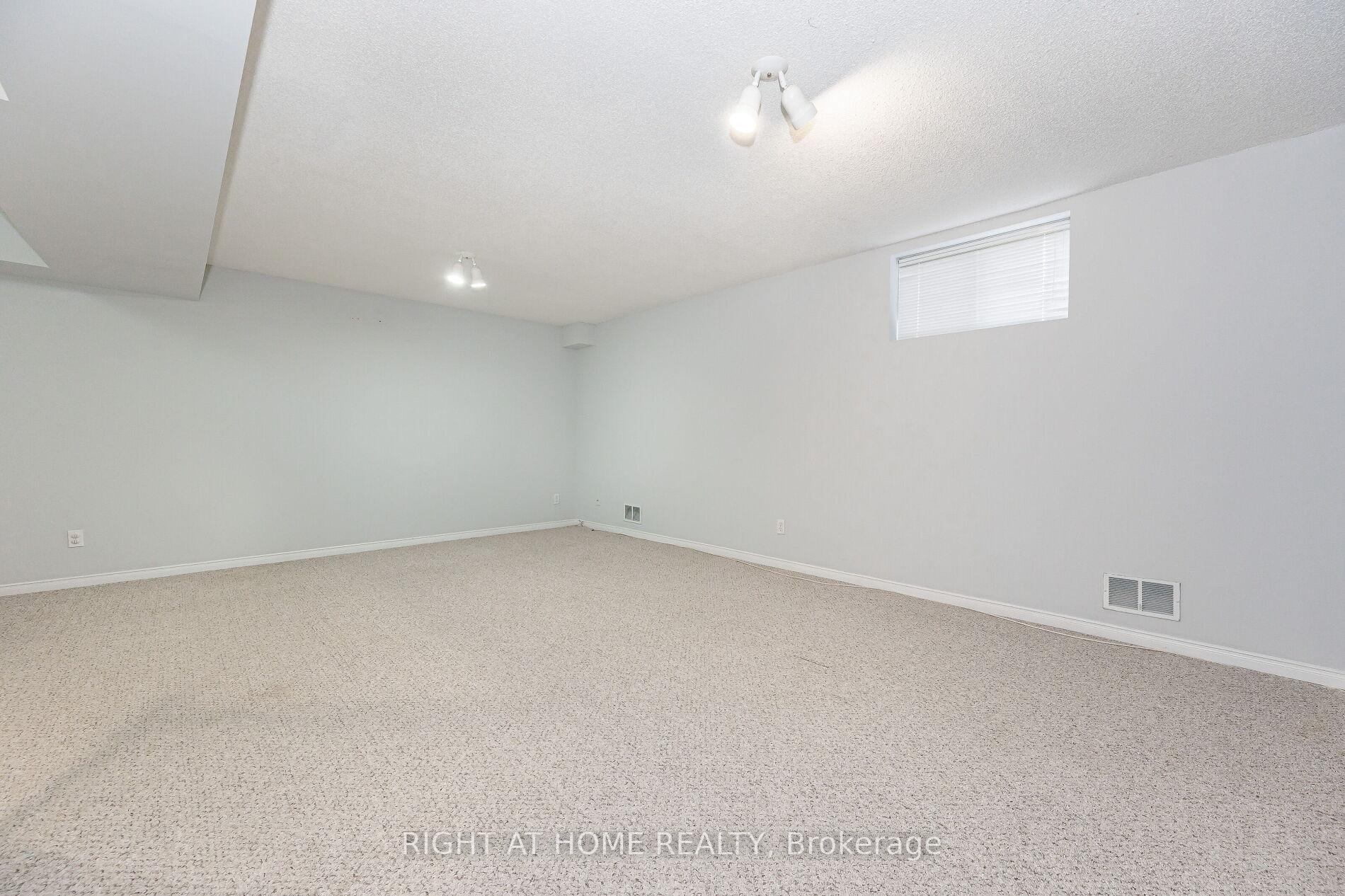 Photo 32 of Unit 43, 230 Blackhorne Drive, Kitchener, Laurentian Hills — HOMEH