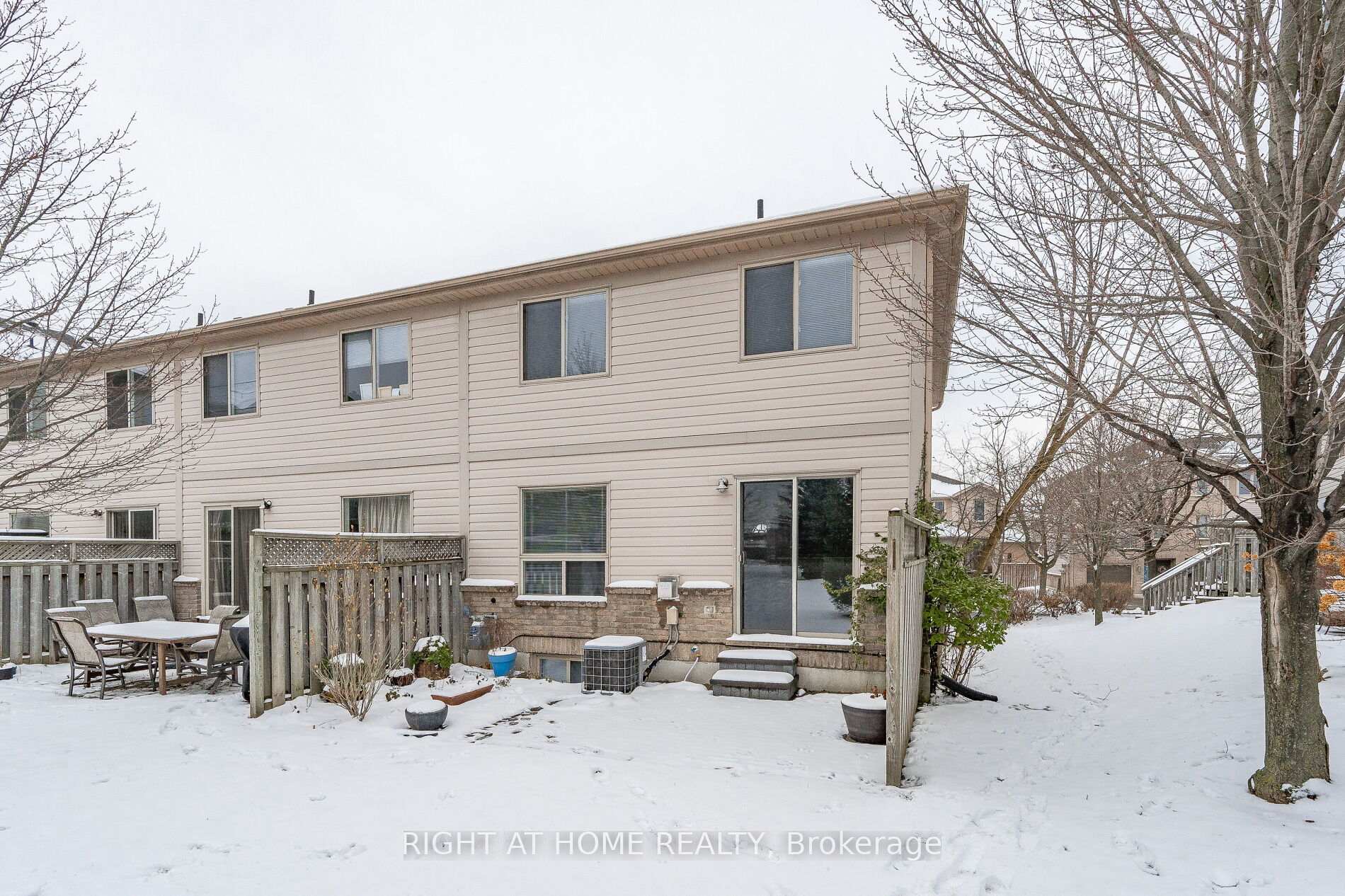 Photo 33 of Unit 43, 230 Blackhorne Drive, Kitchener, Laurentian Hills — HOMEH