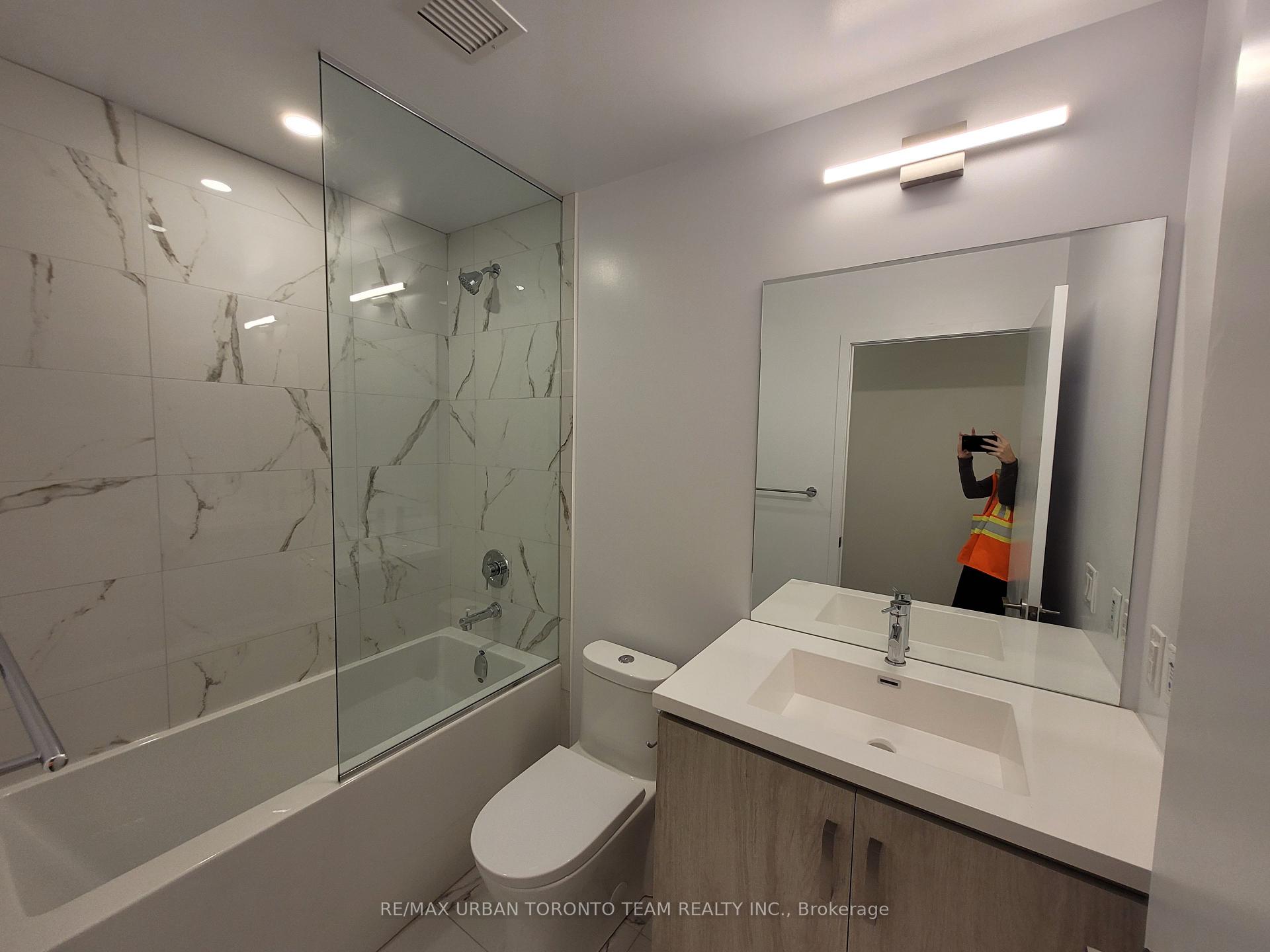 Photo 4 of Unit 619, 10 Honeycrisp Crescent, Vaughan, Vaughan Corporate Centre — HOMEH