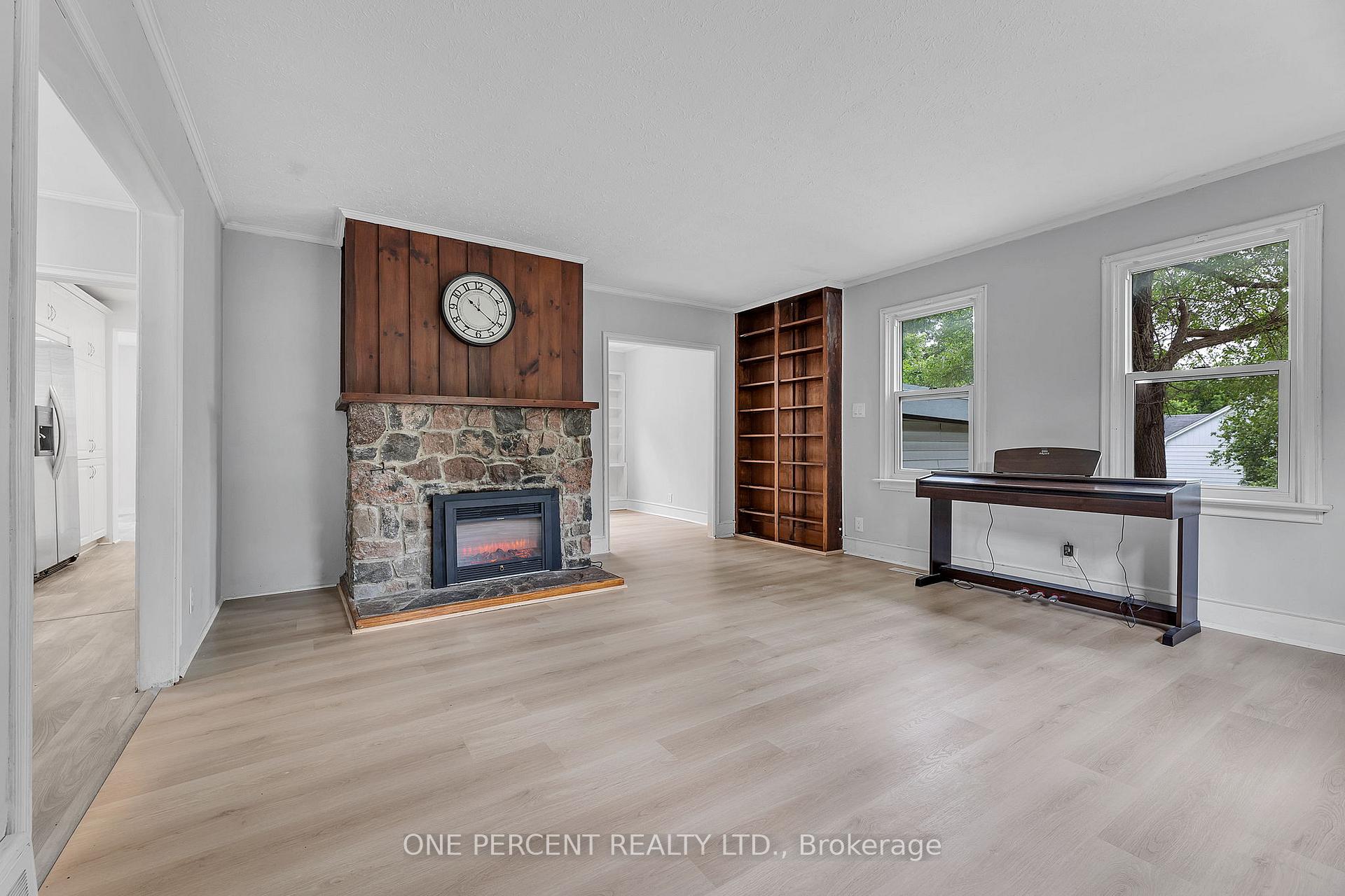 Photo 6 of 14 Mcnab Avenue, Douro-Dummer — HOMEH
