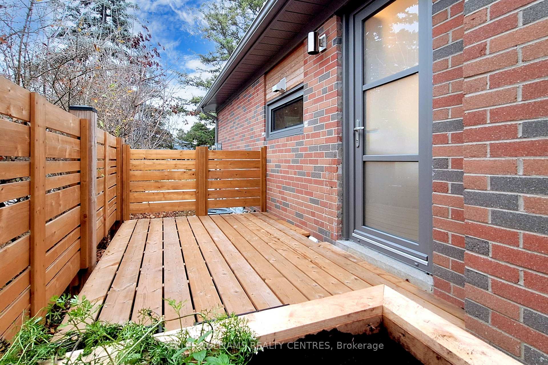 Photo 30 of 27 Boulding Drive, Aurora, Aurora Heights — HOMEH