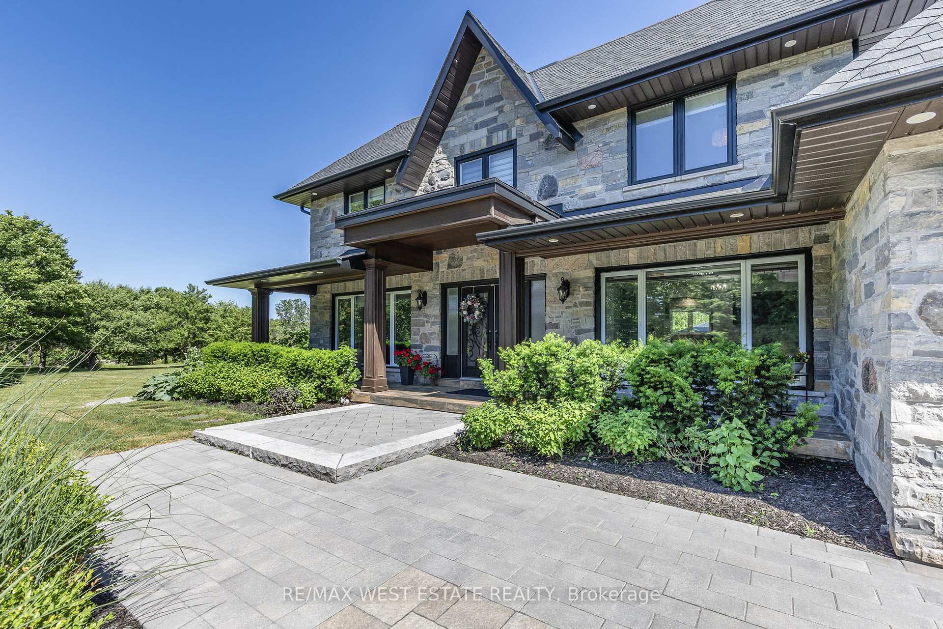 Photo 16 of 9 Walton Drive, Caledon, Palgrave — HOMEH