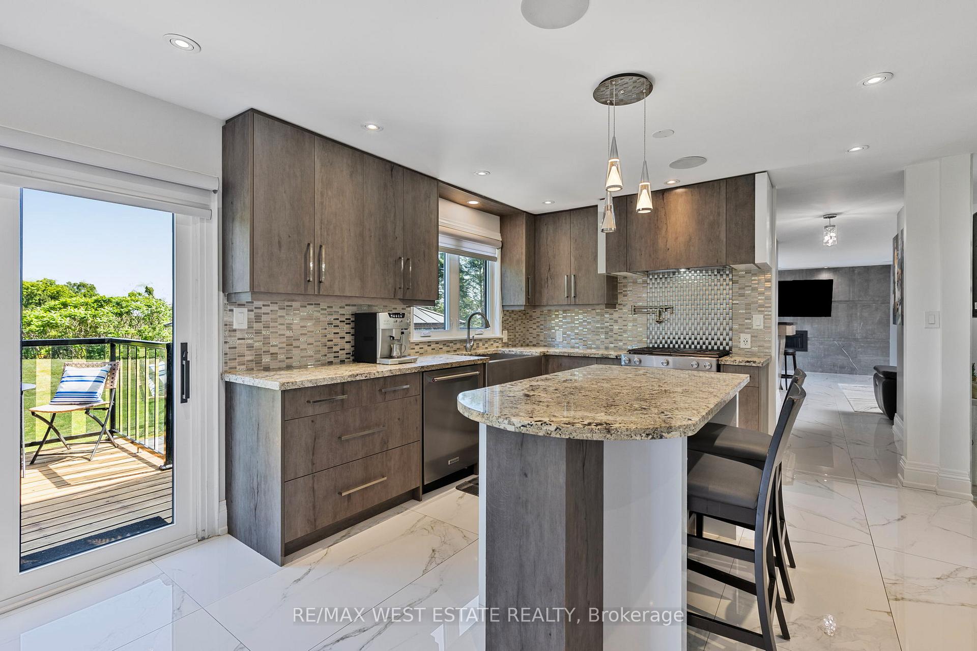 Photo 8 of 9 Walton Drive, Caledon, Palgrave — HOMEH