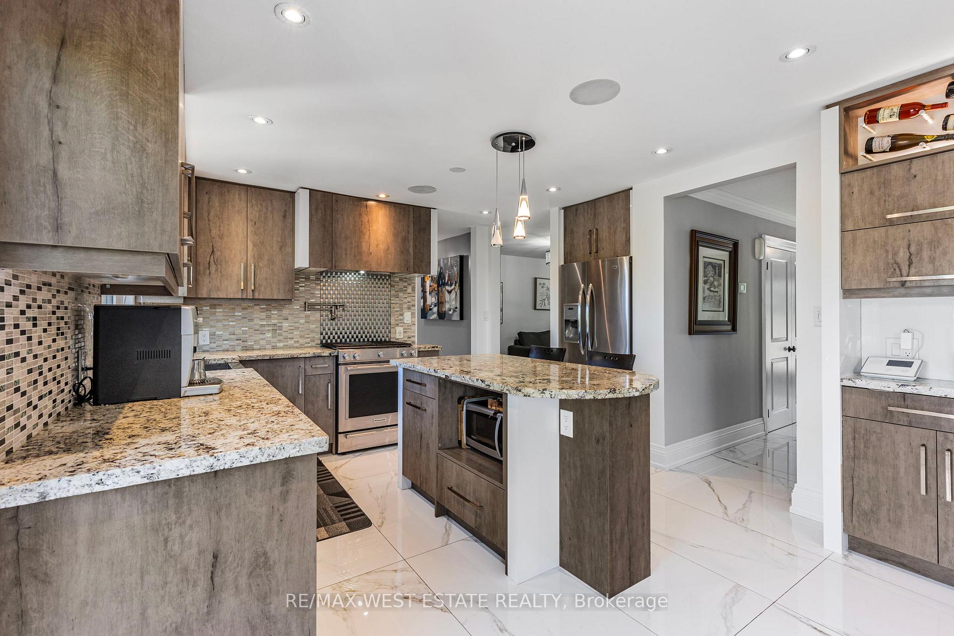 Photo 2 of 9 Walton Drive, Caledon, Palgrave — HOMEH