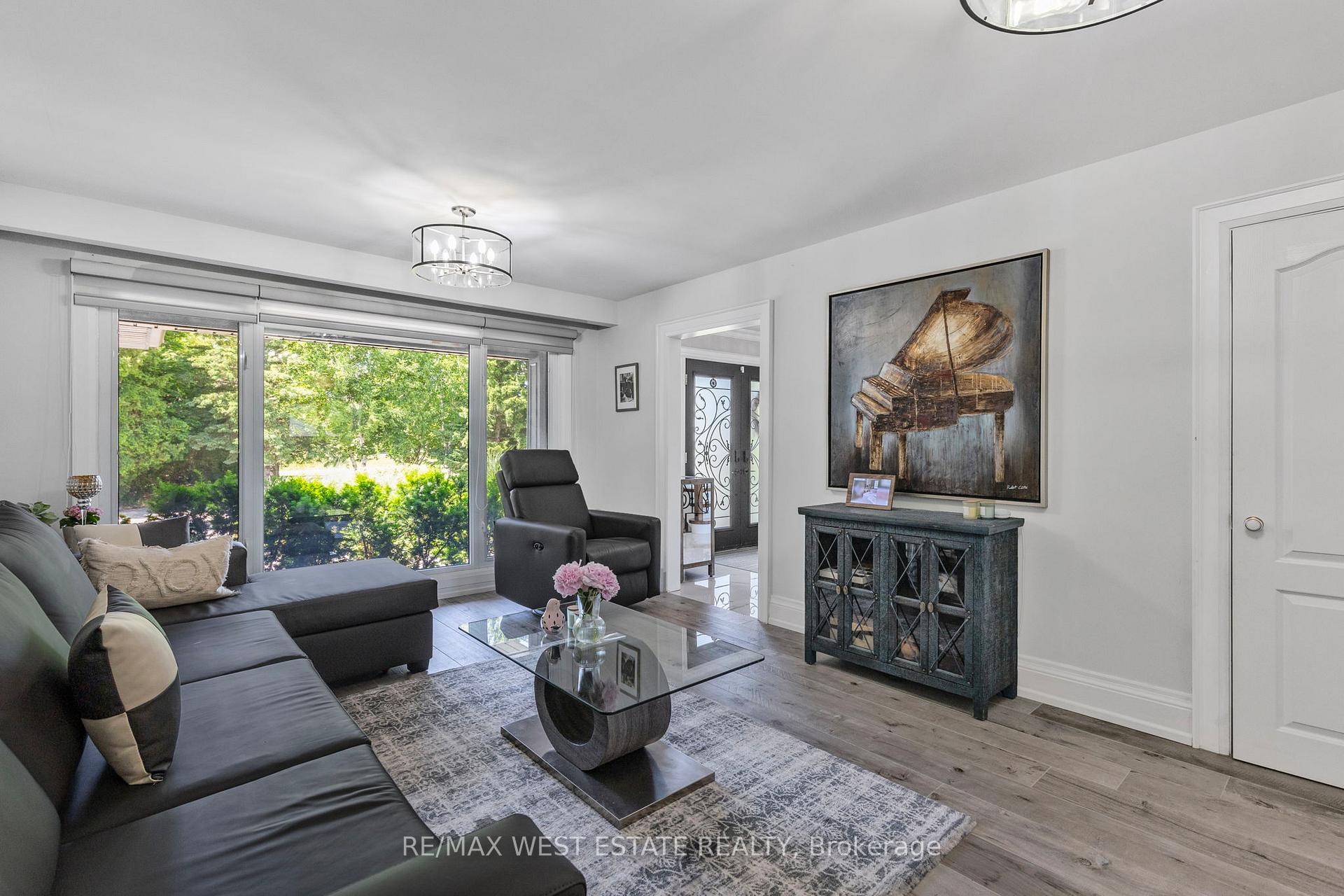 Photo 4 of 9 Walton Drive, Caledon, Palgrave — HOMEH
