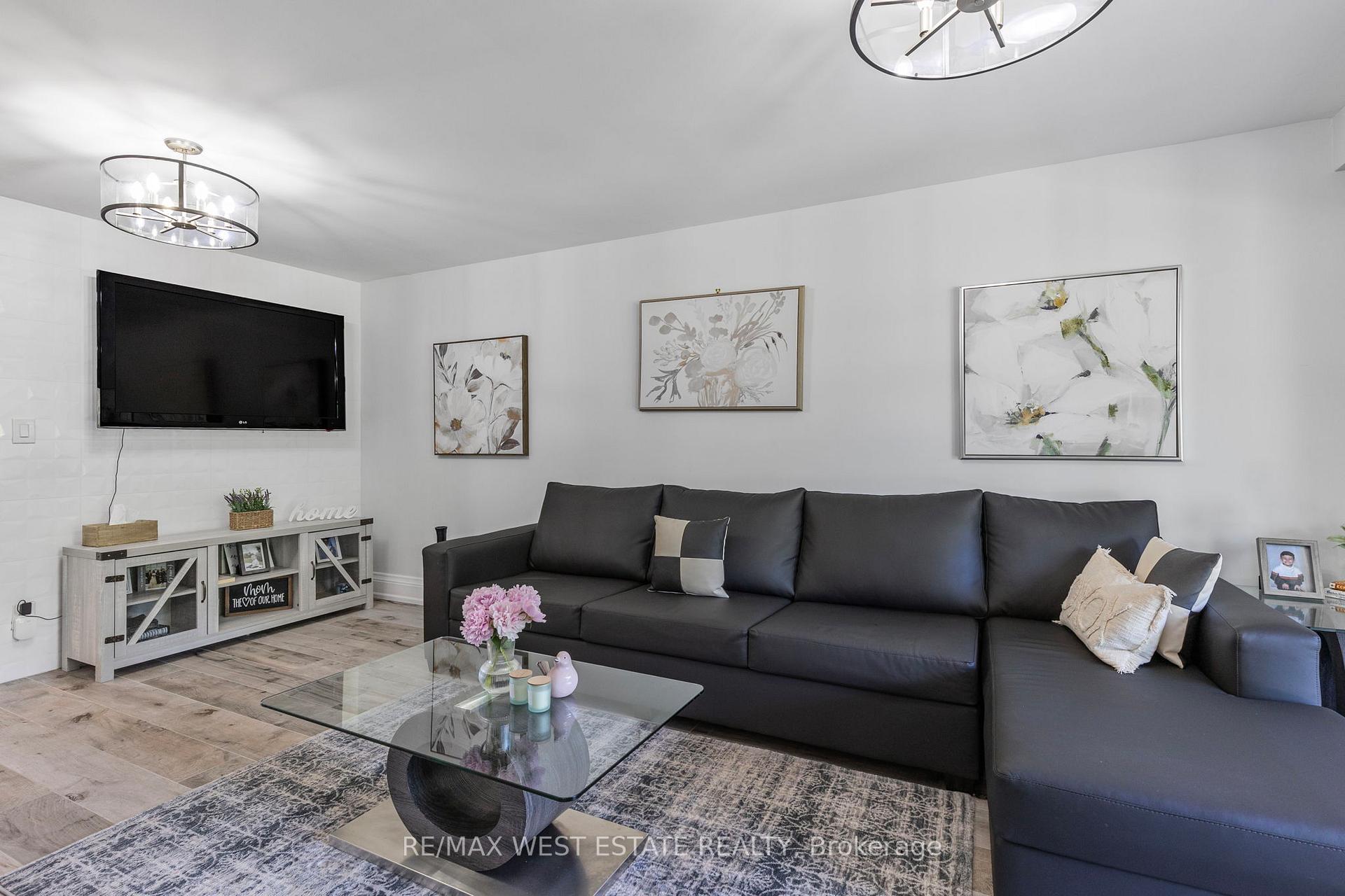 Photo 11 of 9 Walton Drive, Caledon, Palgrave — HOMEH