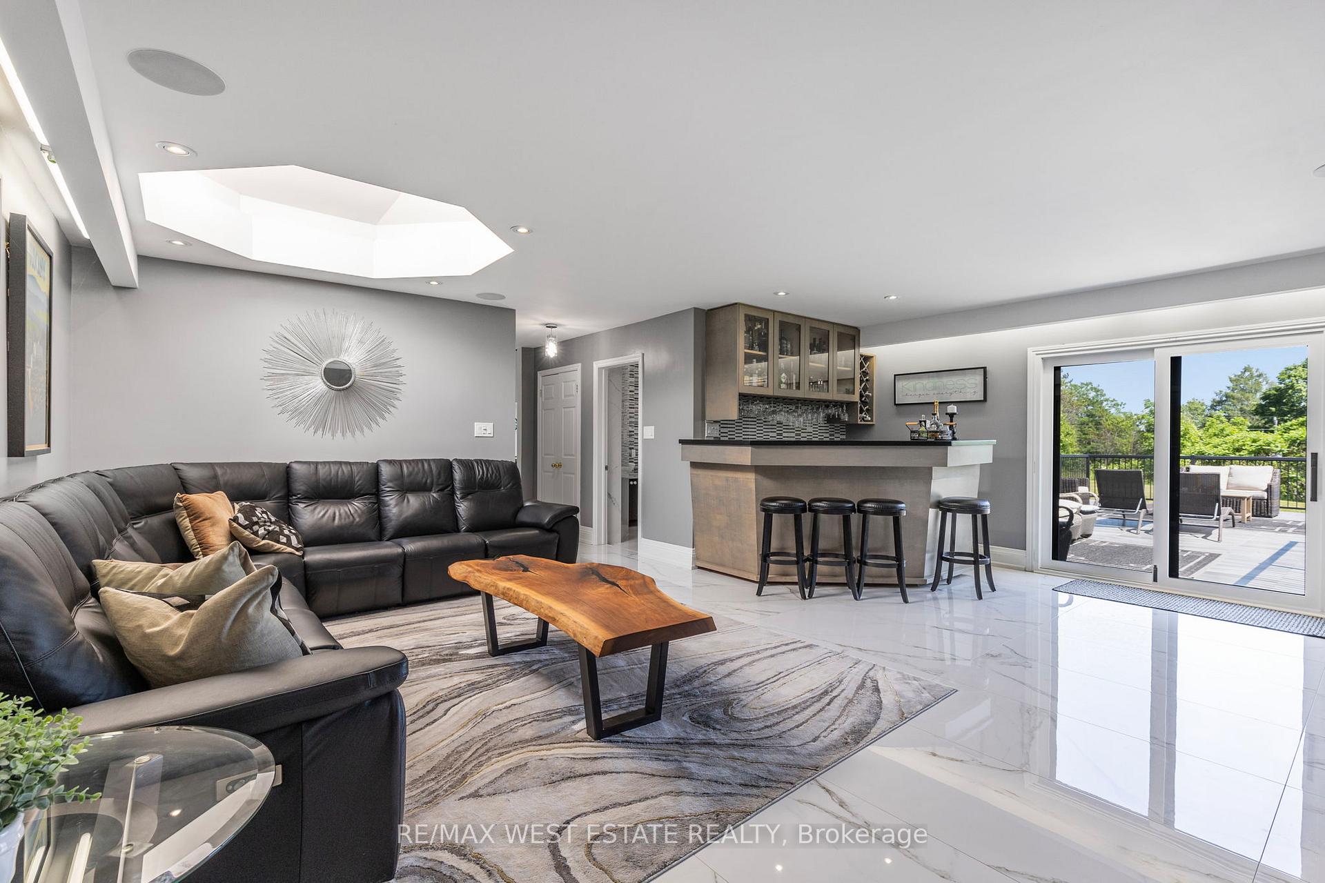 Photo 5 of 9 Walton Drive, Caledon, Palgrave — HOMEH