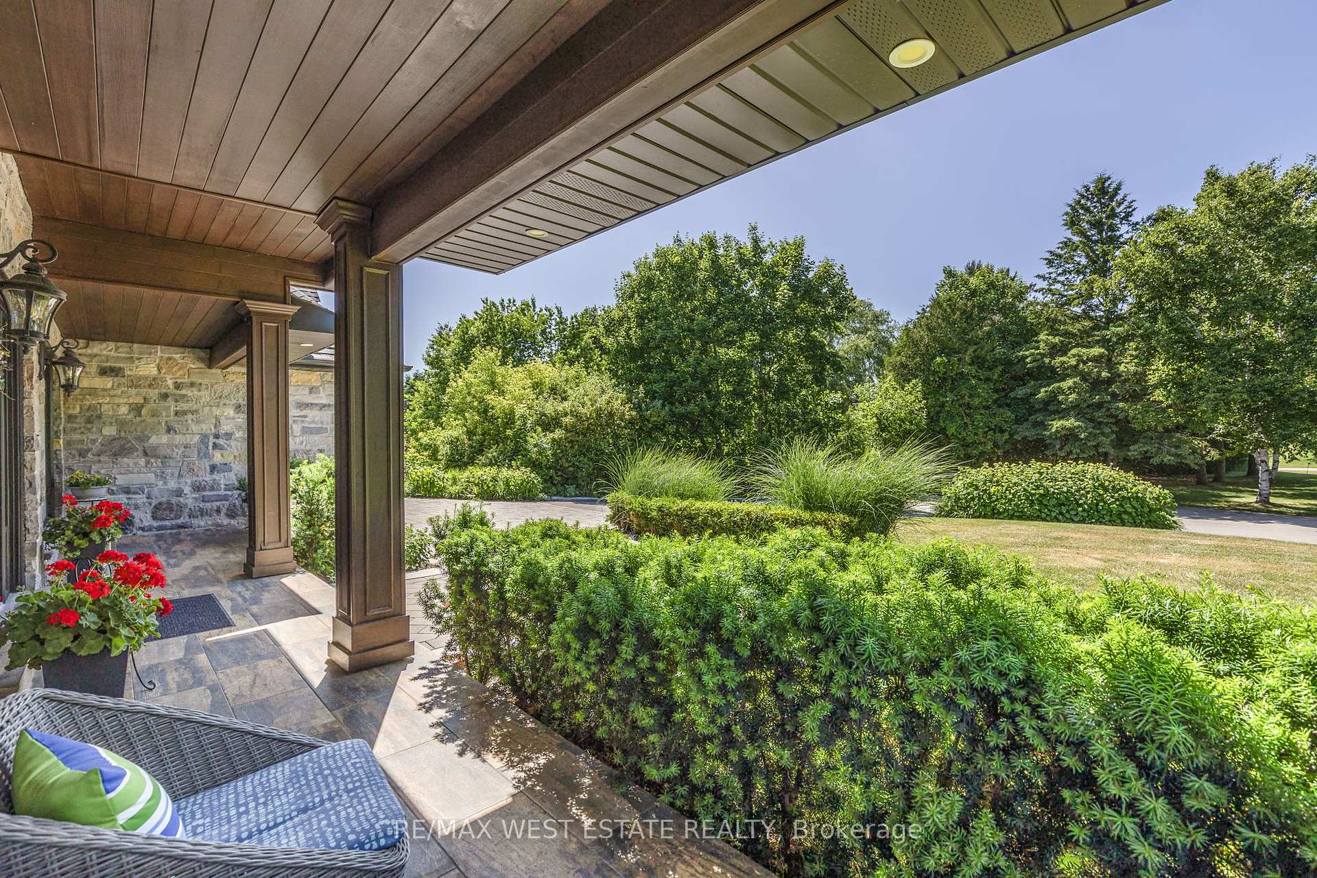 Photo 35 of 9 Walton Drive, Caledon, Palgrave — HOMEH