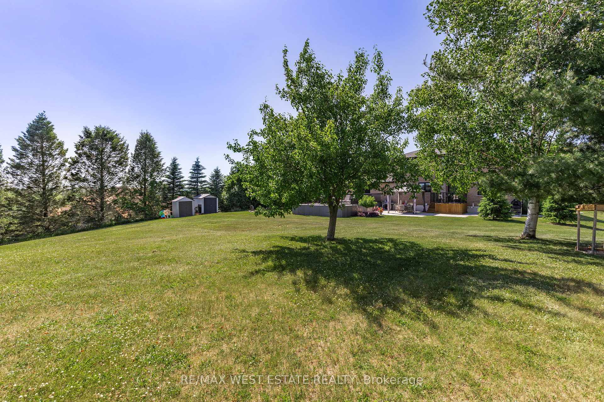 Photo 25 of 9 Walton Drive, Caledon, Palgrave — HOMEH