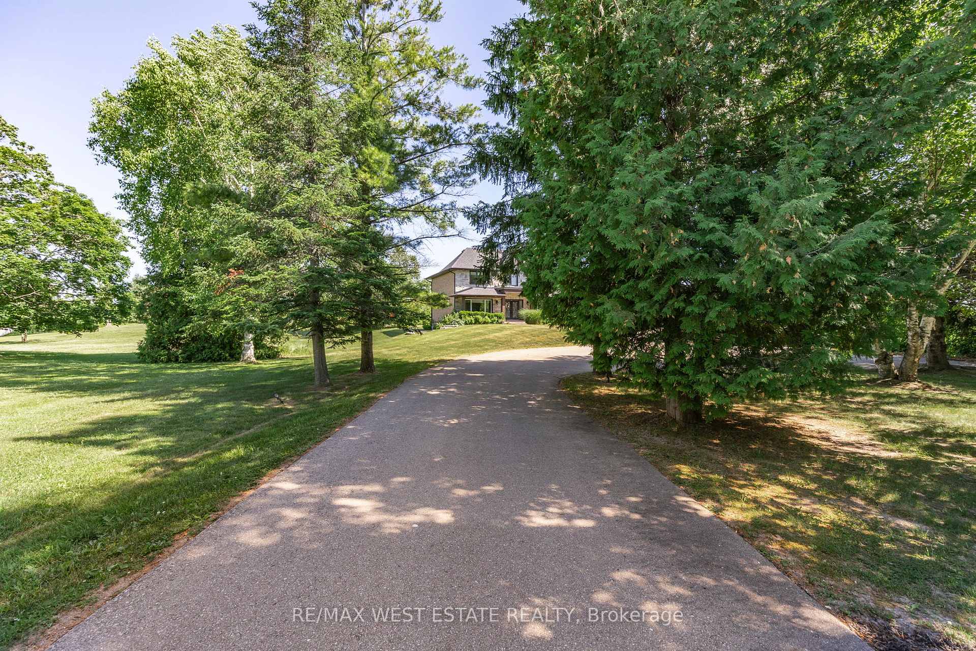 Photo 26 of 9 Walton Drive, Caledon, Palgrave — HOMEH