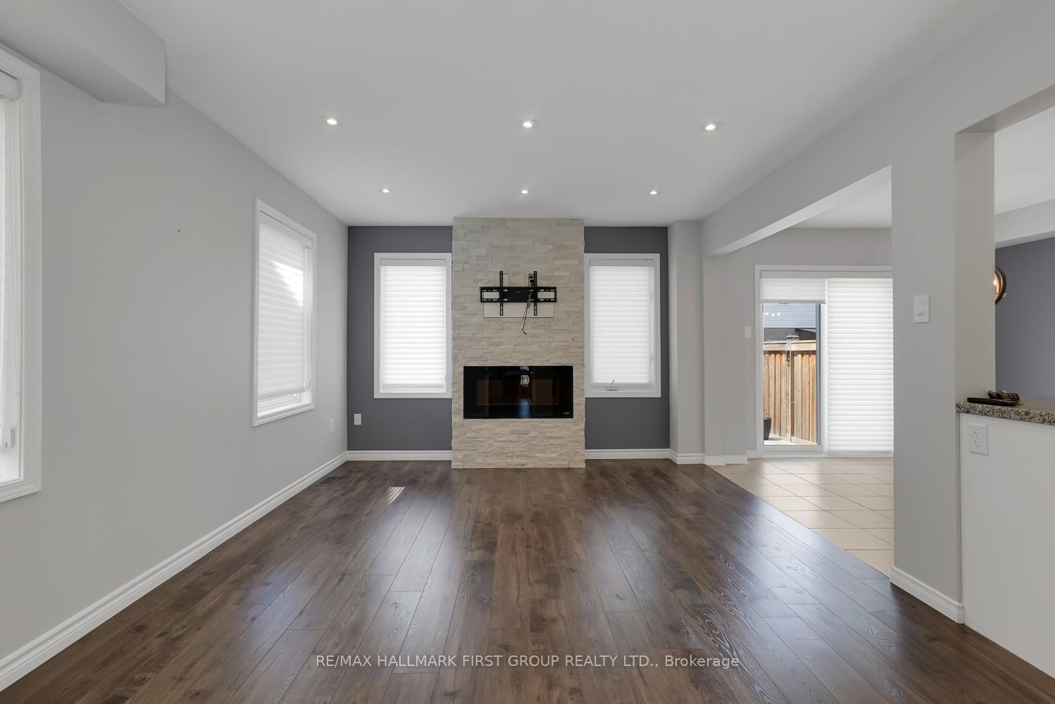 Photo 2 of 60 Ray Richards Street, Clarington, Bowmanville — HOMEH