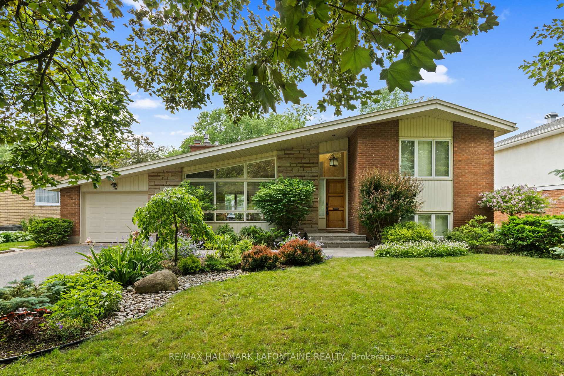 Photo 2 of 1886 Rideau Garden Drive, Ottawa, Ottawa East — HOMEH