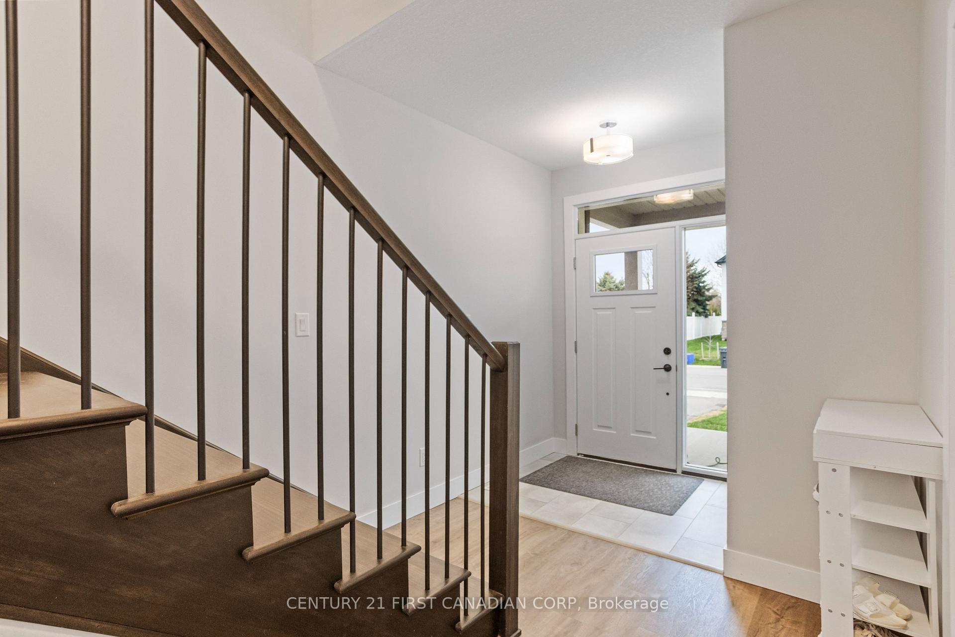 Photo 4 of 1 Helen Court, Central Elgin, Belmont — HOMEH
