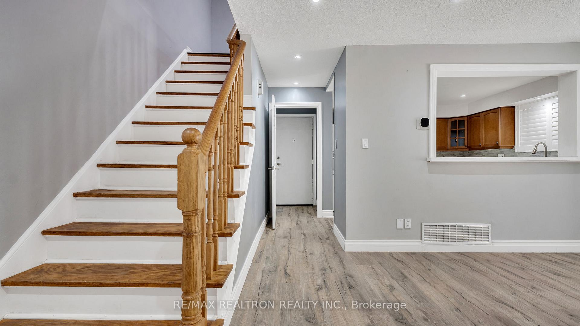 Photo 6 of Unit 11-Main, 730 Cedar Street, Oshawa, Lakeview — HOMEH