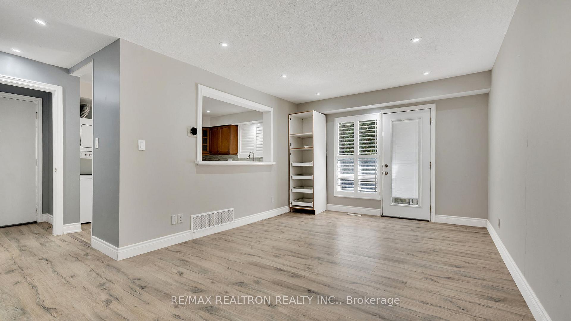 Photo 7 of Unit 11-Main, 730 Cedar Street, Oshawa, Lakeview — HOMEH
