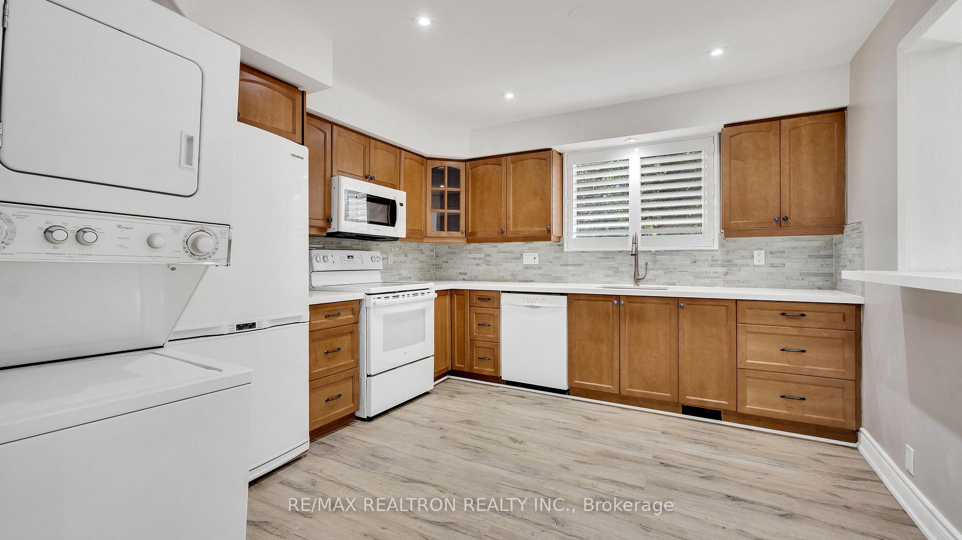 Photo 8 of Unit 11-Main, 730 Cedar Street, Oshawa, Lakeview — HOMEH