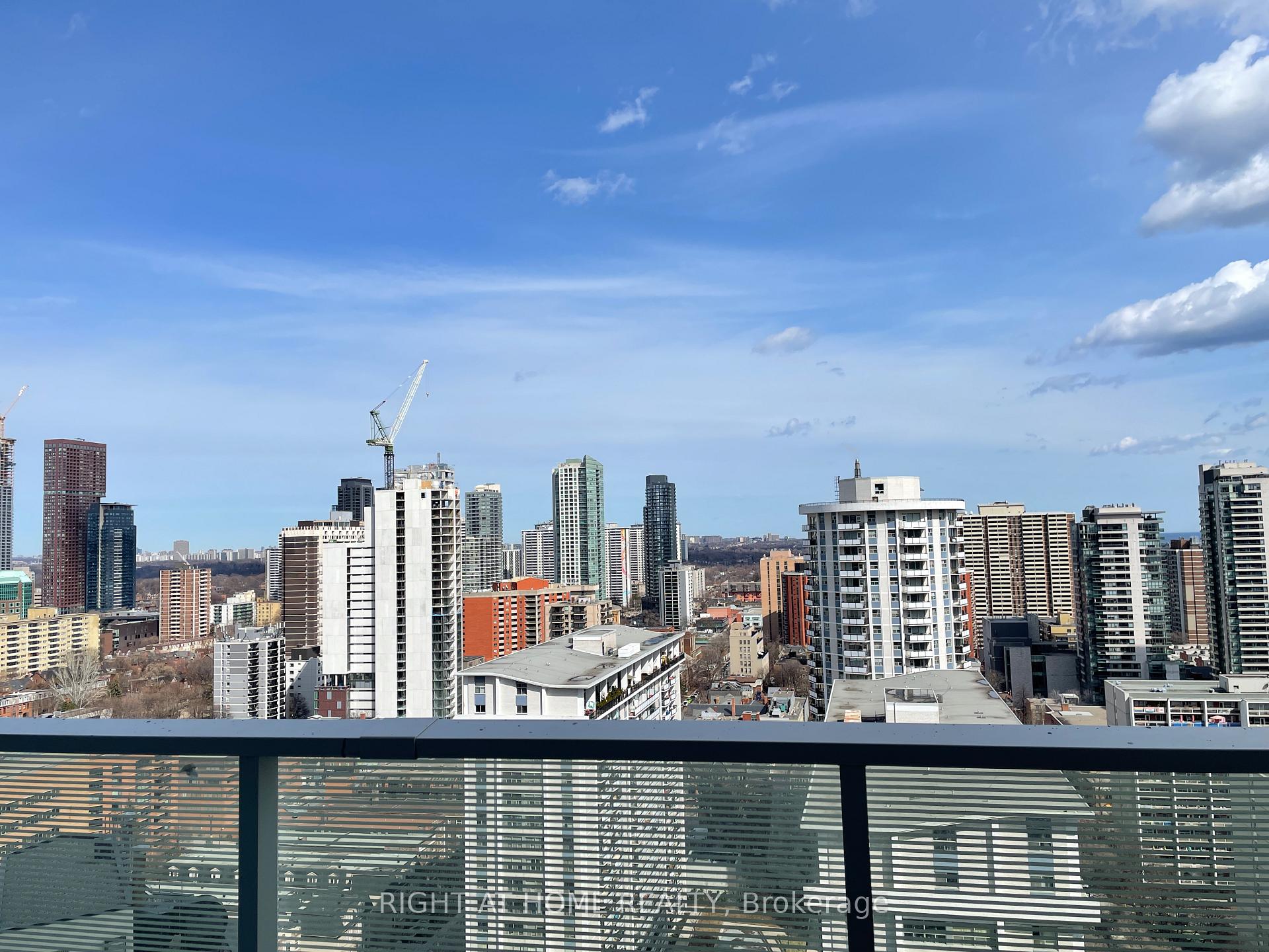Front of Unit 2206, 501 Yonge Street