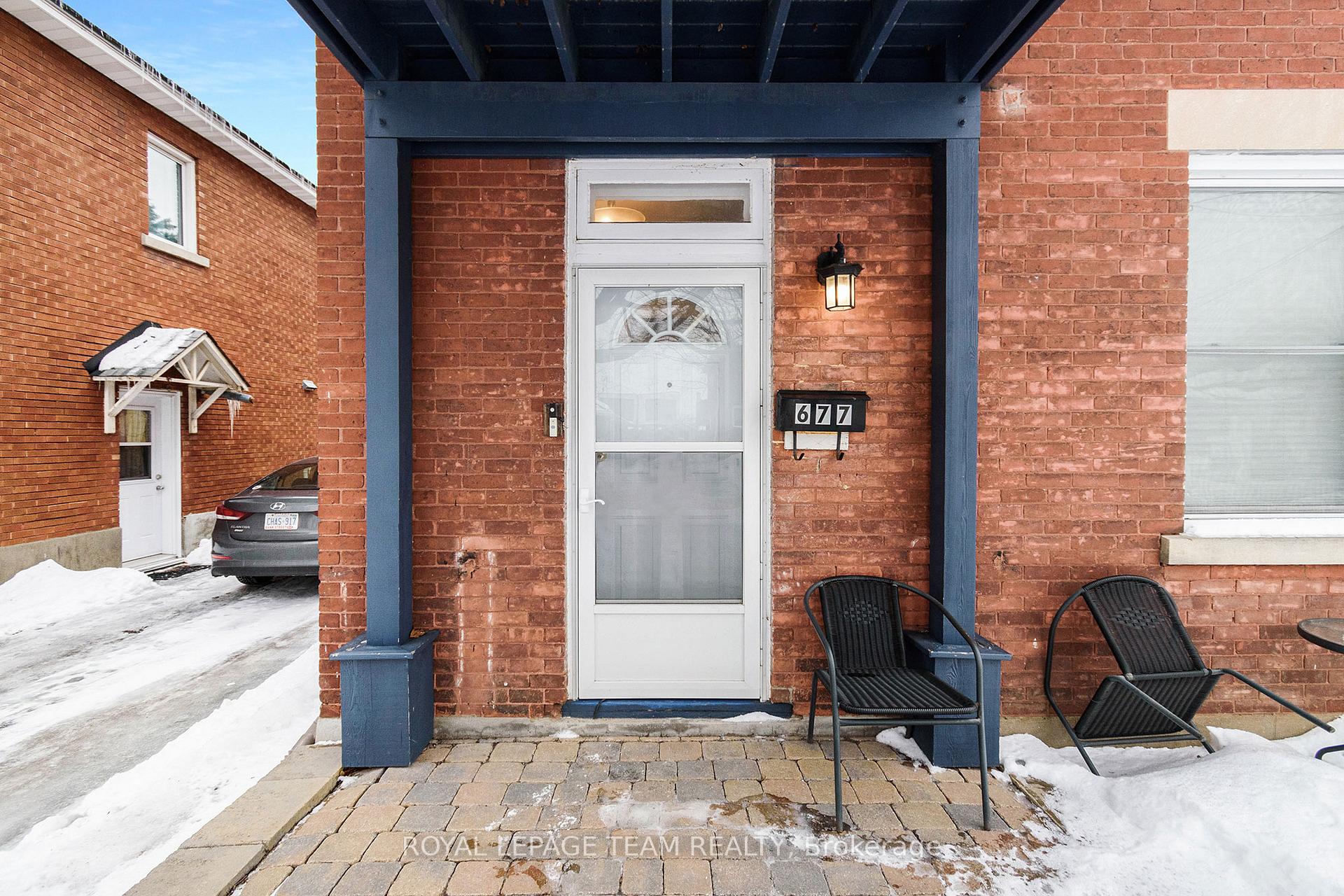 Photo 3 of Unit 2, 677 Roosevelt Avenue, Ottawa, Laurentianview — HOMEH