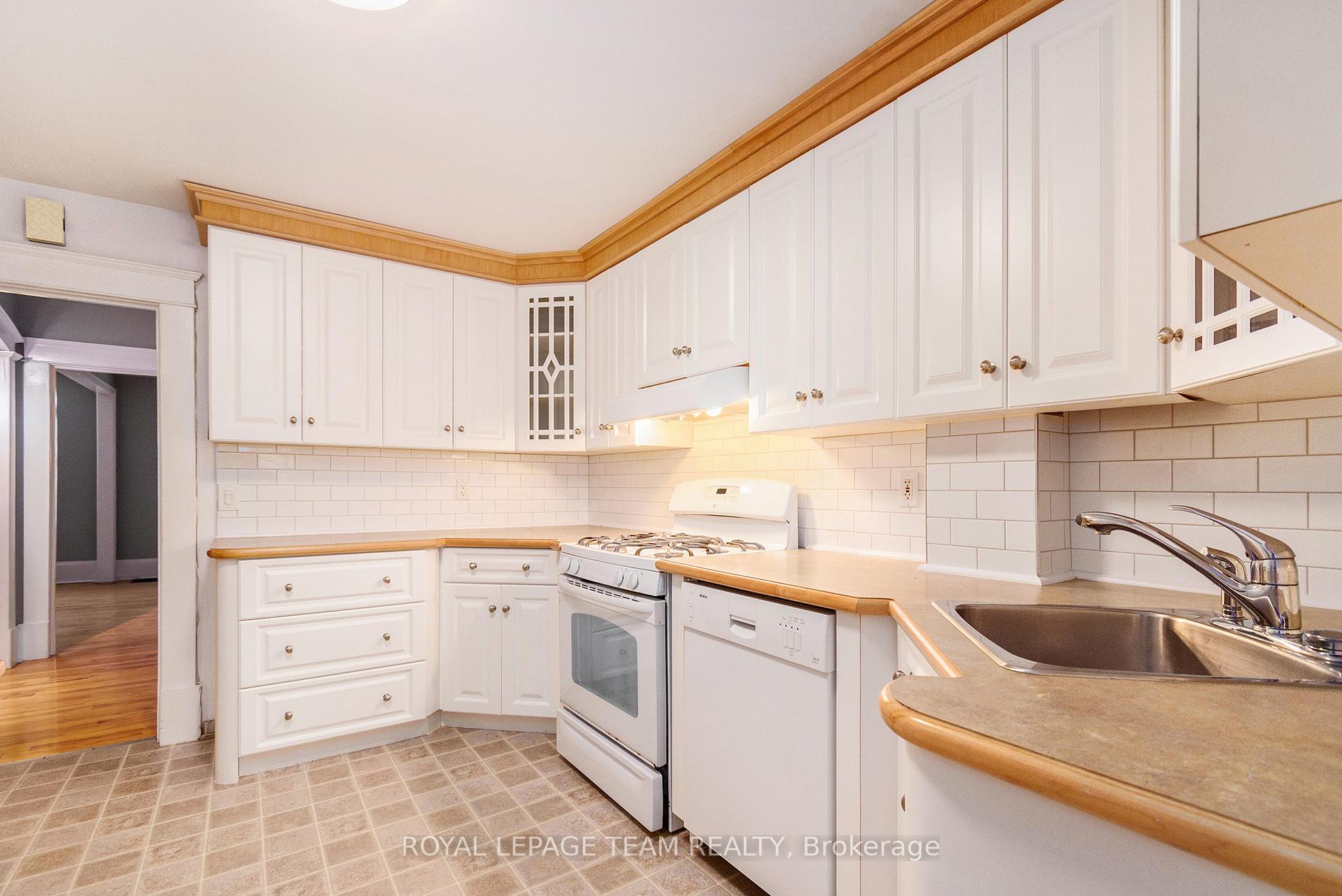 Photo 9 of Unit 2, 677 Roosevelt Avenue, Ottawa, Laurentianview — HOMEH