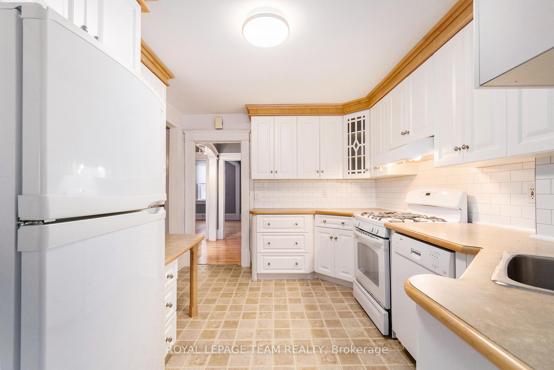 Photo 10 of Unit 2, 677 Roosevelt Avenue, Ottawa, Laurentianview — HOMEH