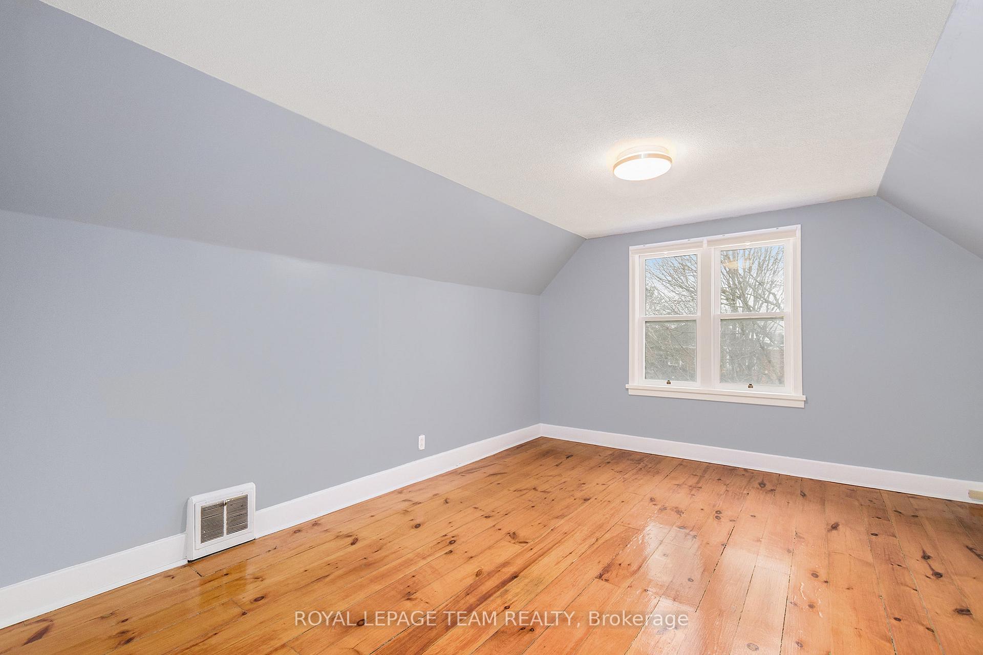 Photo 14 of Unit 2, 677 Roosevelt Avenue, Ottawa, Laurentianview — HOMEH
