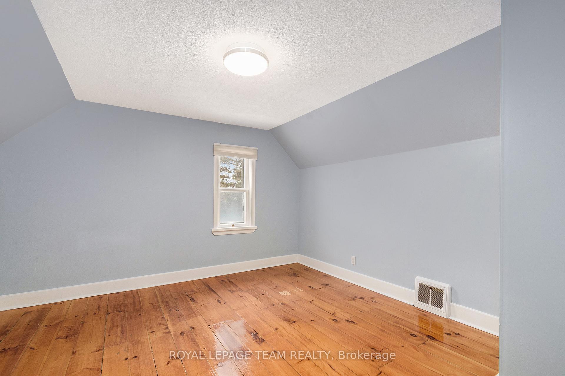 Photo 15 of Unit 2, 677 Roosevelt Avenue, Ottawa, Laurentianview — HOMEH
