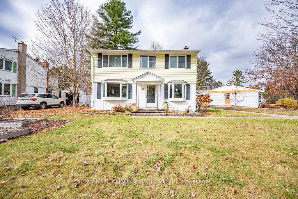 Photo 1 of 10 Frontenac Crescent, Deep River — HOMEH