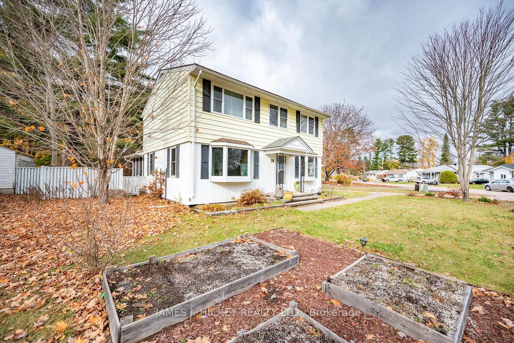 Photo 2 of 10 Frontenac Crescent, Deep River — HOMEH