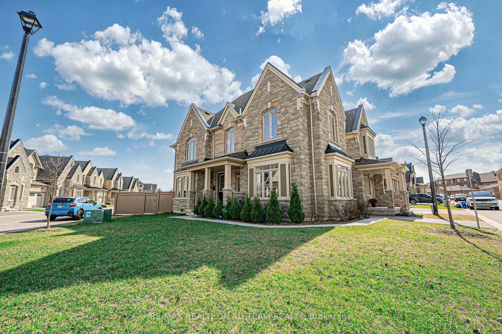 Photo 1 of 116 Workmen's Circle, Ajax, Northwest Ajax — HOMEH