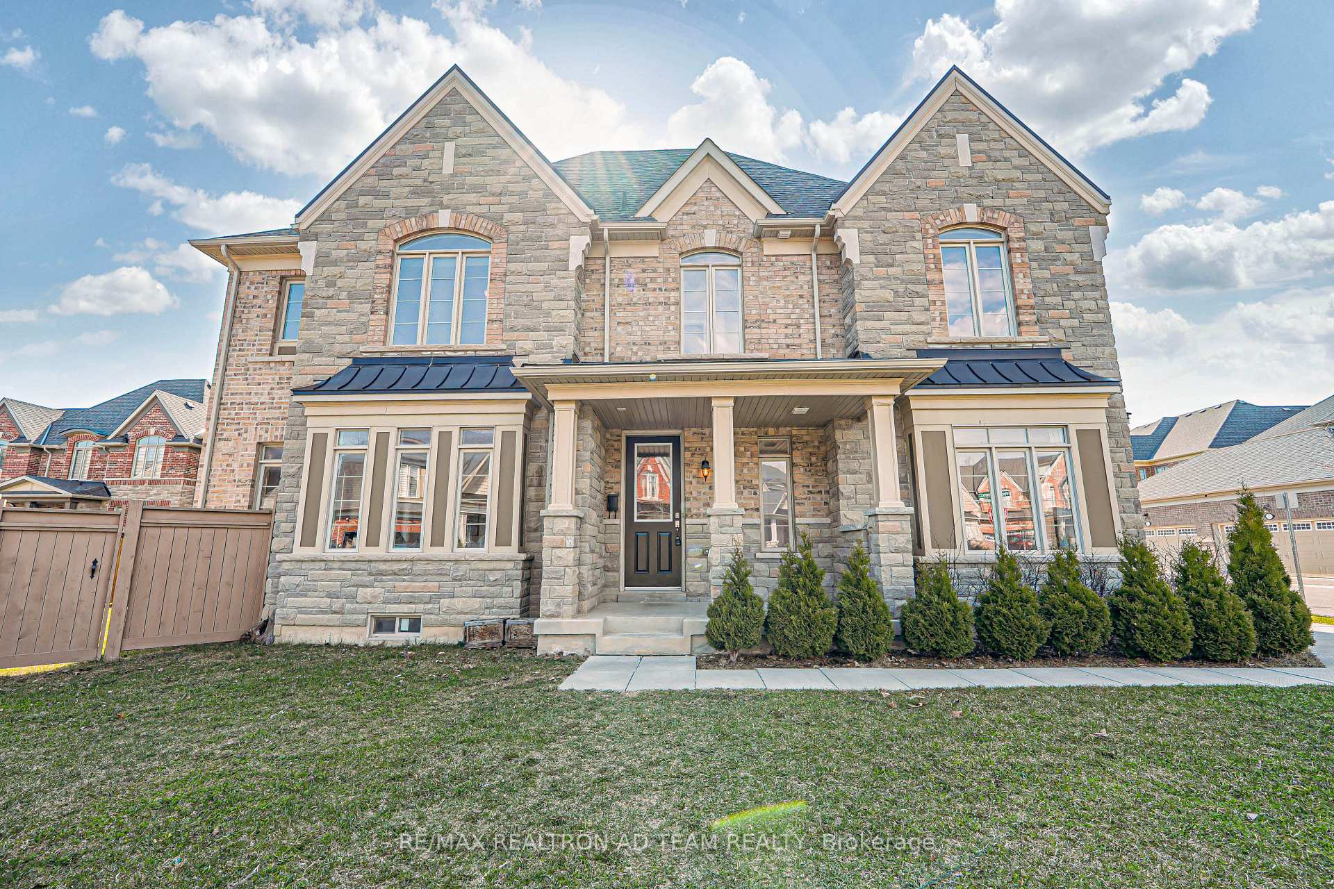 Photo 2 of 116 Workmen's Circle, Ajax, Northwest Ajax — HOMEH