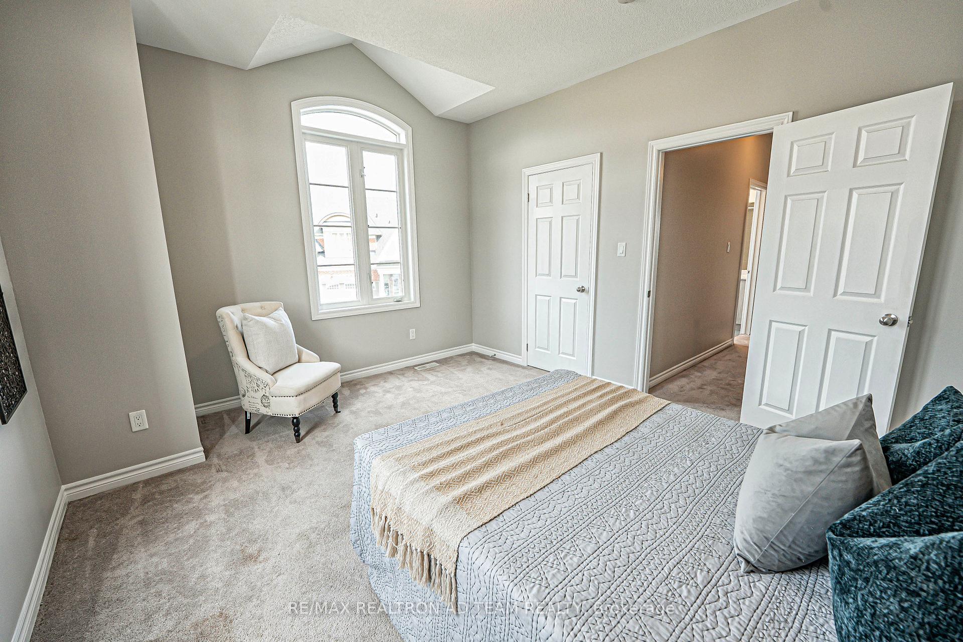 Photo 23 of 116 Workmen's Circle, Ajax, Northwest Ajax — HOMEH