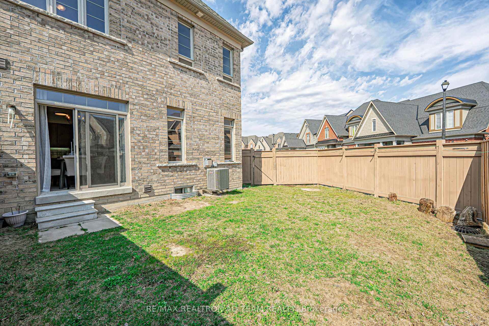 Photo 31 of 116 Workmen's Circle, Ajax, Northwest Ajax — HOMEH