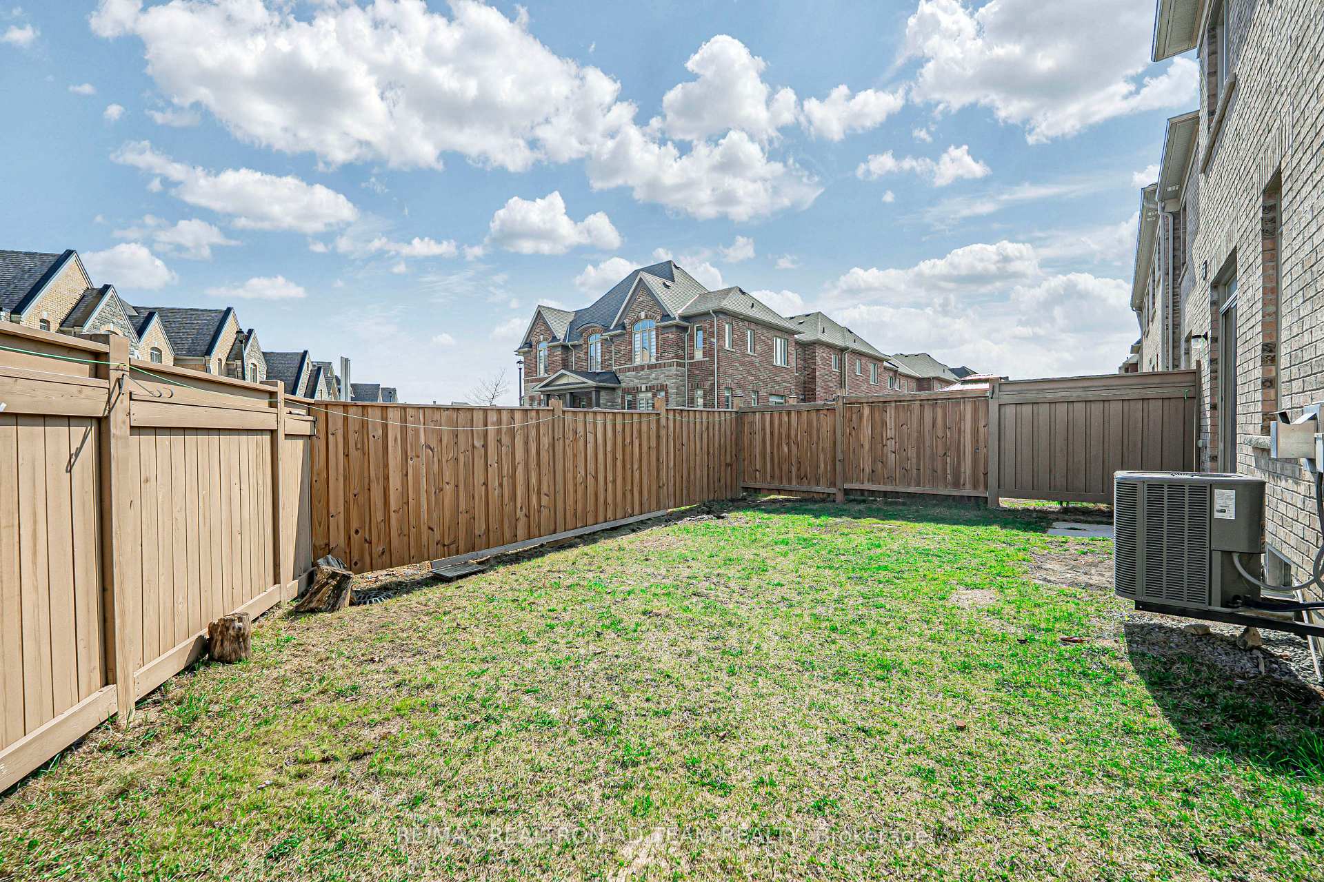 Photo 32 of 116 Workmen's Circle, Ajax, Northwest Ajax — HOMEH