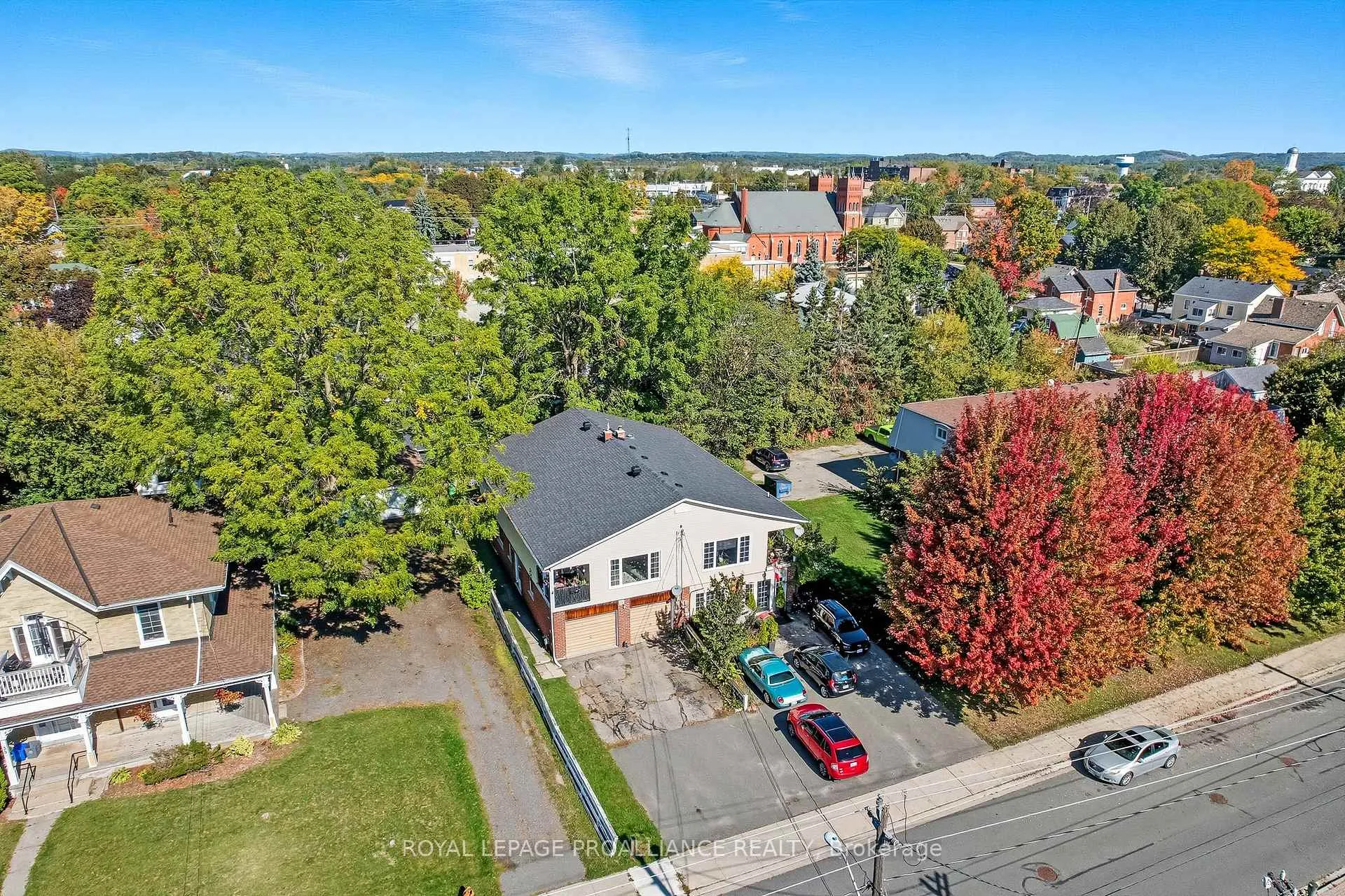 Photo 3 of 32 James Street W, Cobourg — HOMEH