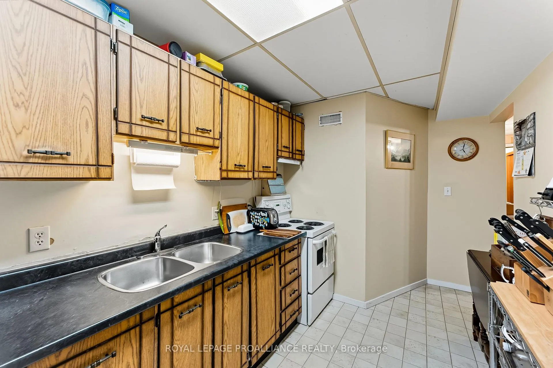 Photo 19 of 32 James Street W, Cobourg — HOMEH