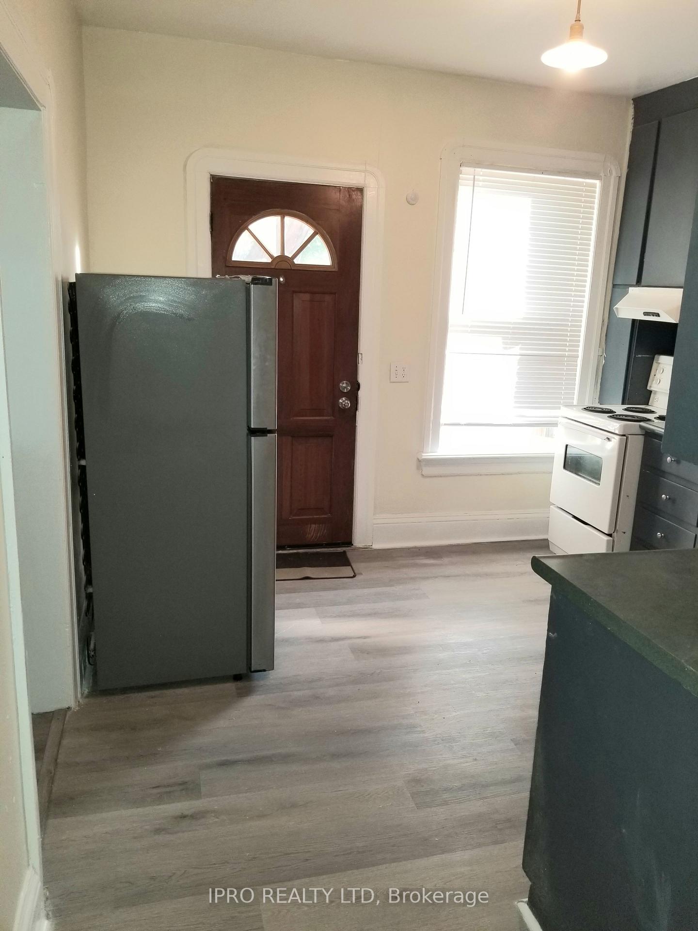 Photo 3 of 304 Queen Street, Chatham-Kent, Chatham — HOMEH
