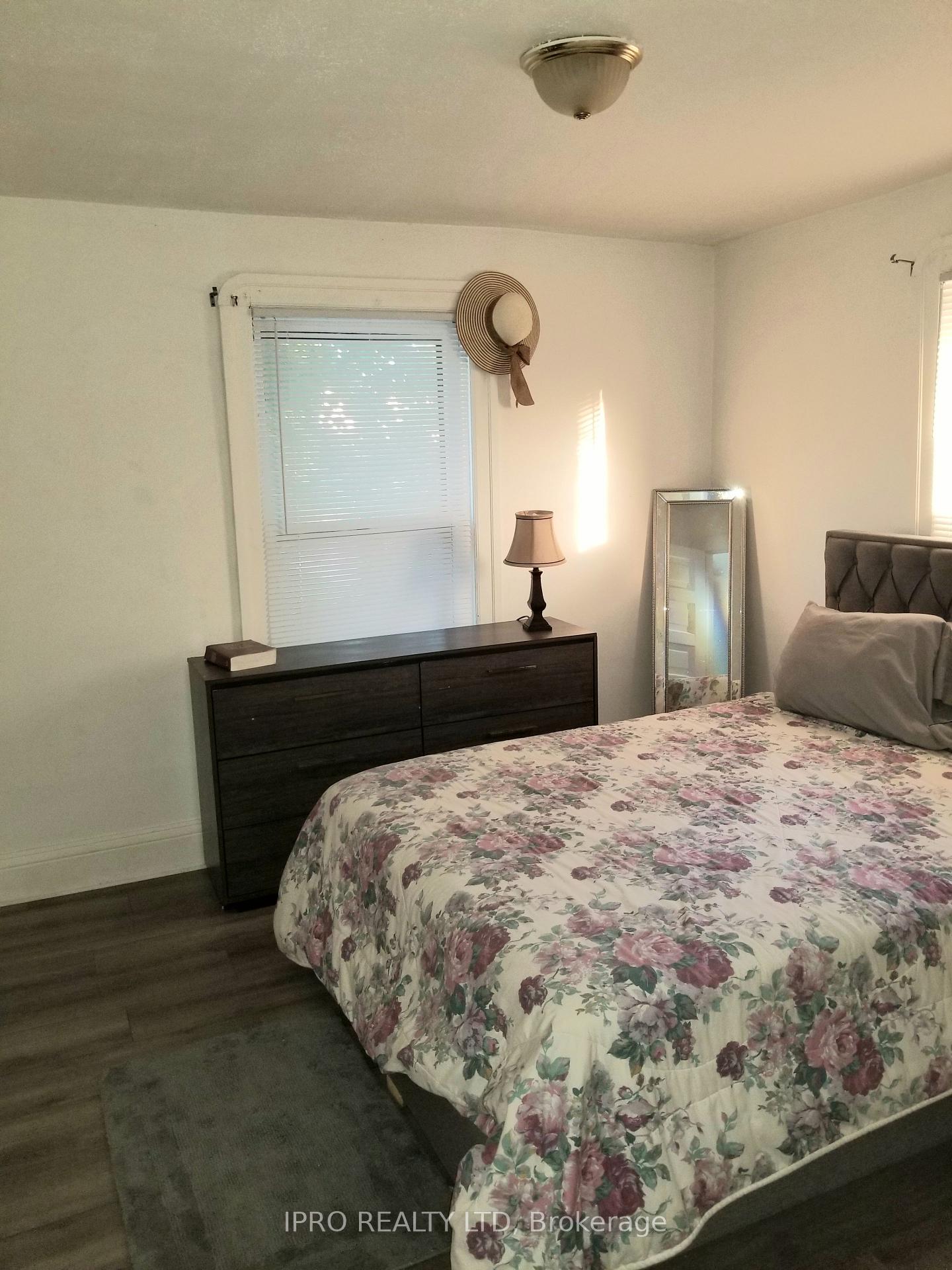 Photo 4 of 304 Queen Street, Chatham-Kent, Chatham — HOMEH
