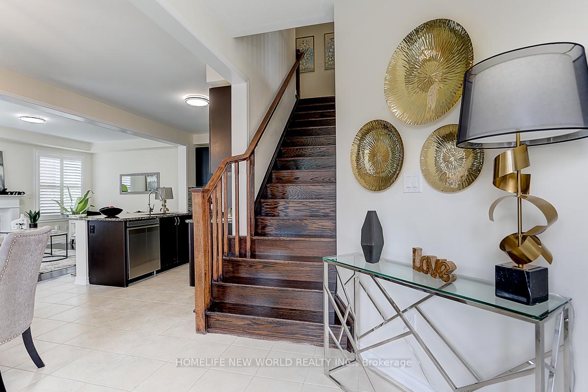 Photo 4 of 25 Thomas Phillips Drive, Aurora, Rural Aurora — HOMEH