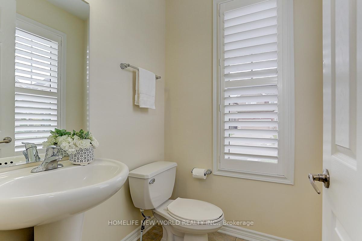 Photo 13 of 25 Thomas Phillips Drive, Aurora, Rural Aurora — HOMEH