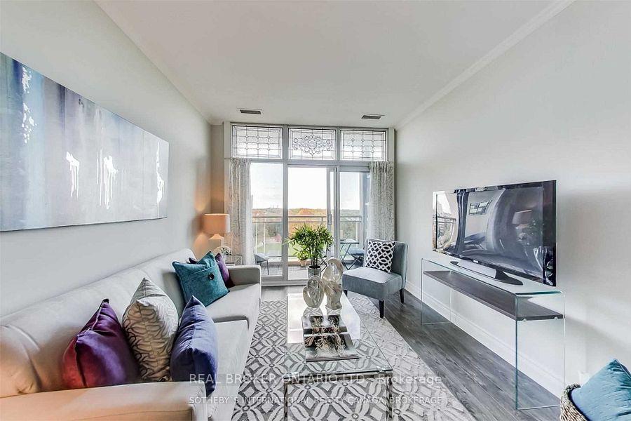 Front of Unit 615, 1 Leaside Park Drive