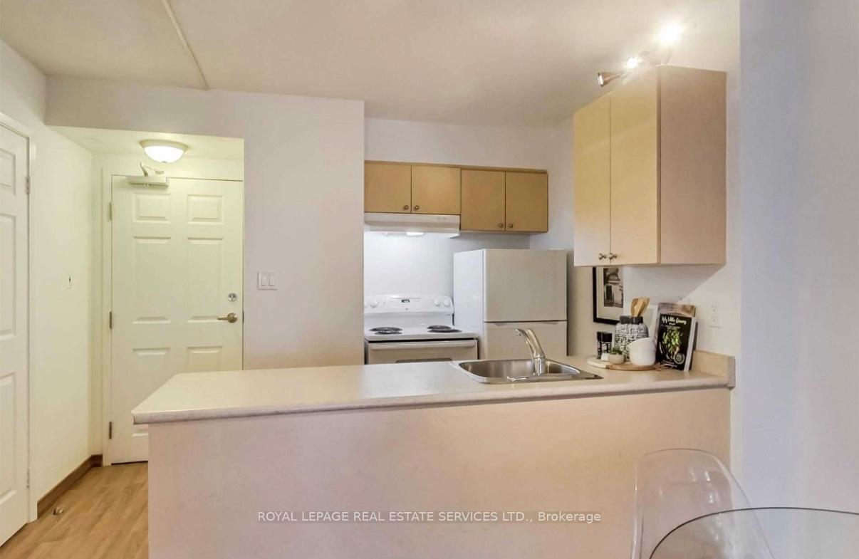 Photo 13 of Unit 208, 15 Maplewood Avenue, Toronto, Humewood-Cedarvale — HOMEH