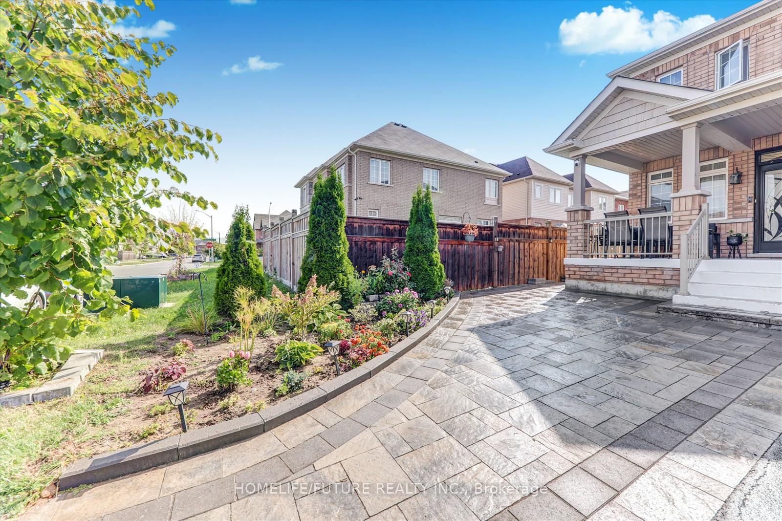 Photo 5 of 47 Henry Smith Avenue, Clarington, Bowmanville — HOMEH