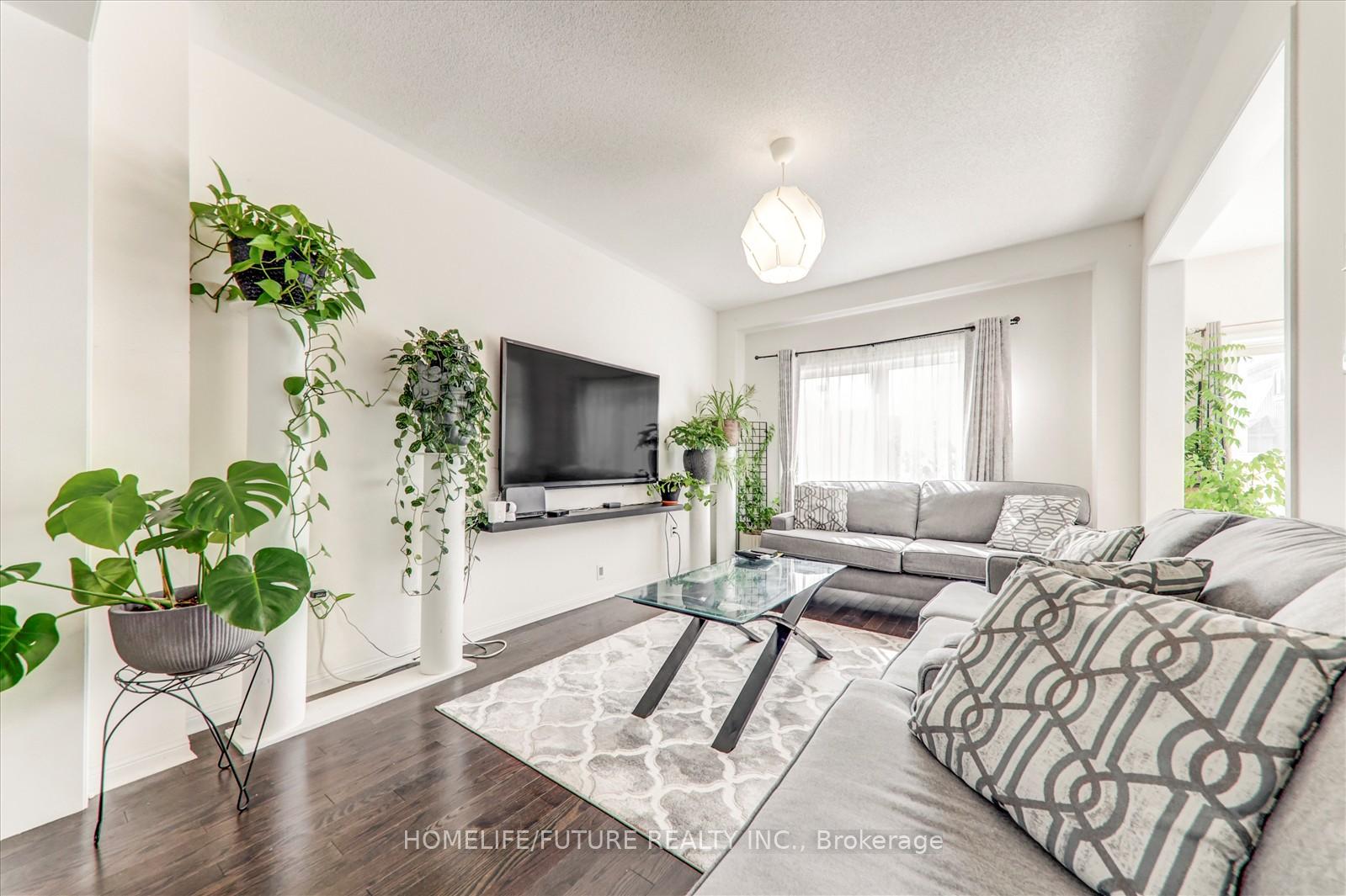 Photo 11 of 47 Henry Smith Avenue, Clarington, Bowmanville — HOMEH