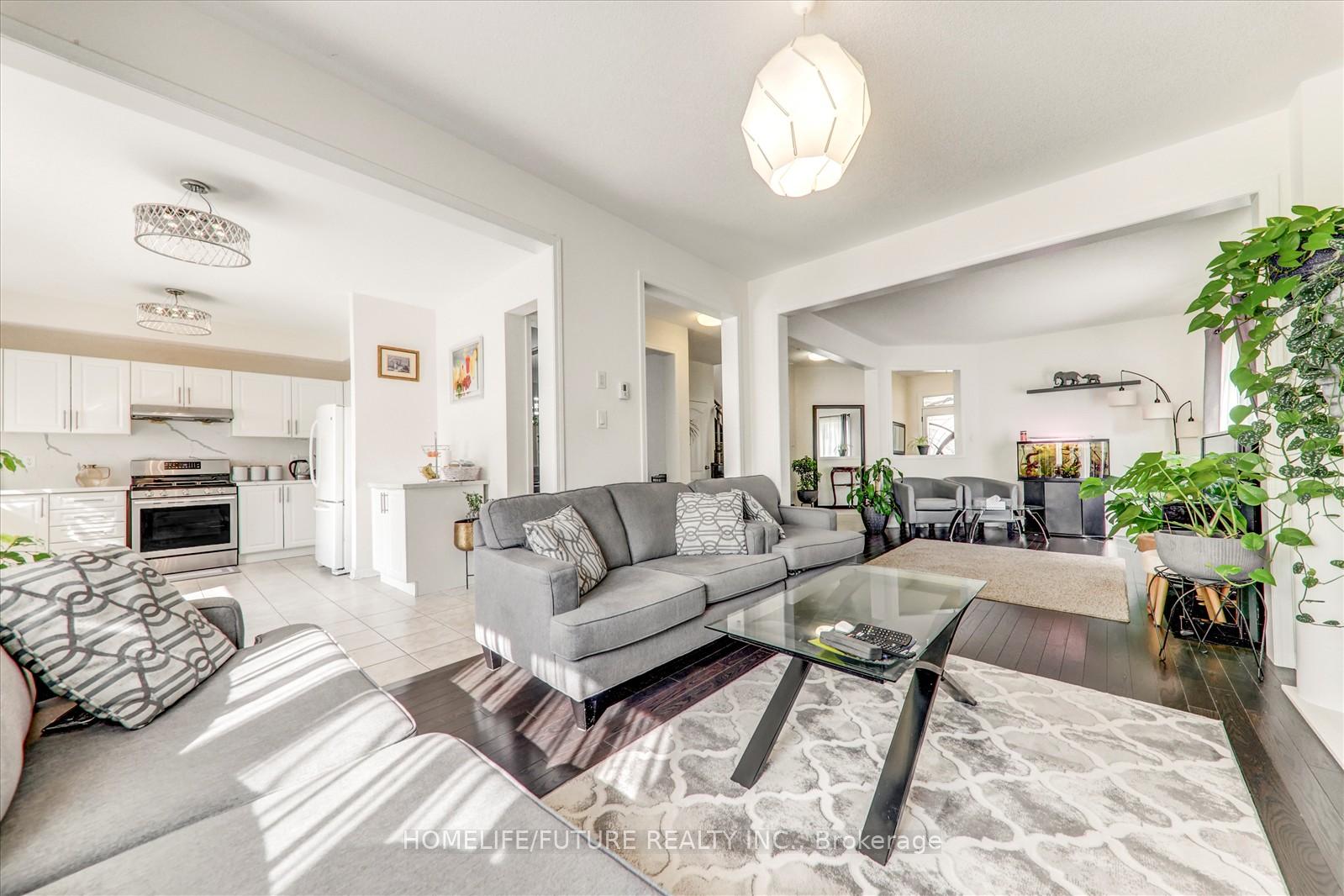 Photo 12 of 47 Henry Smith Avenue, Clarington, Bowmanville — HOMEH