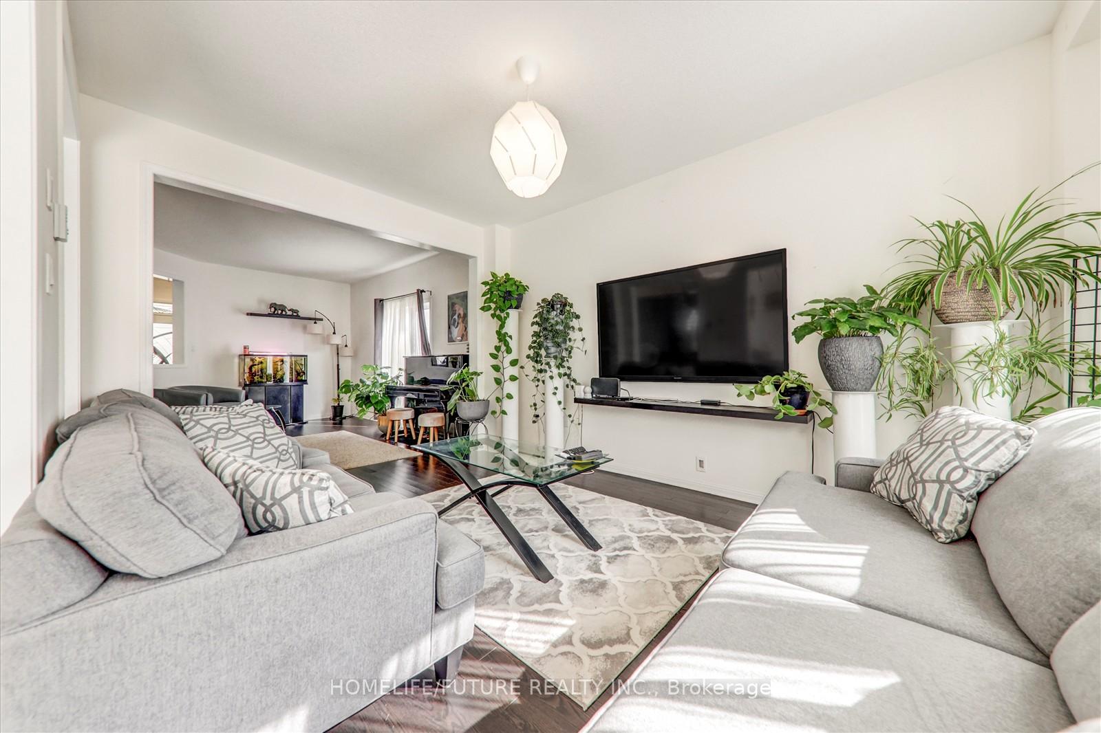 Photo 13 of 47 Henry Smith Avenue, Clarington, Bowmanville — HOMEH